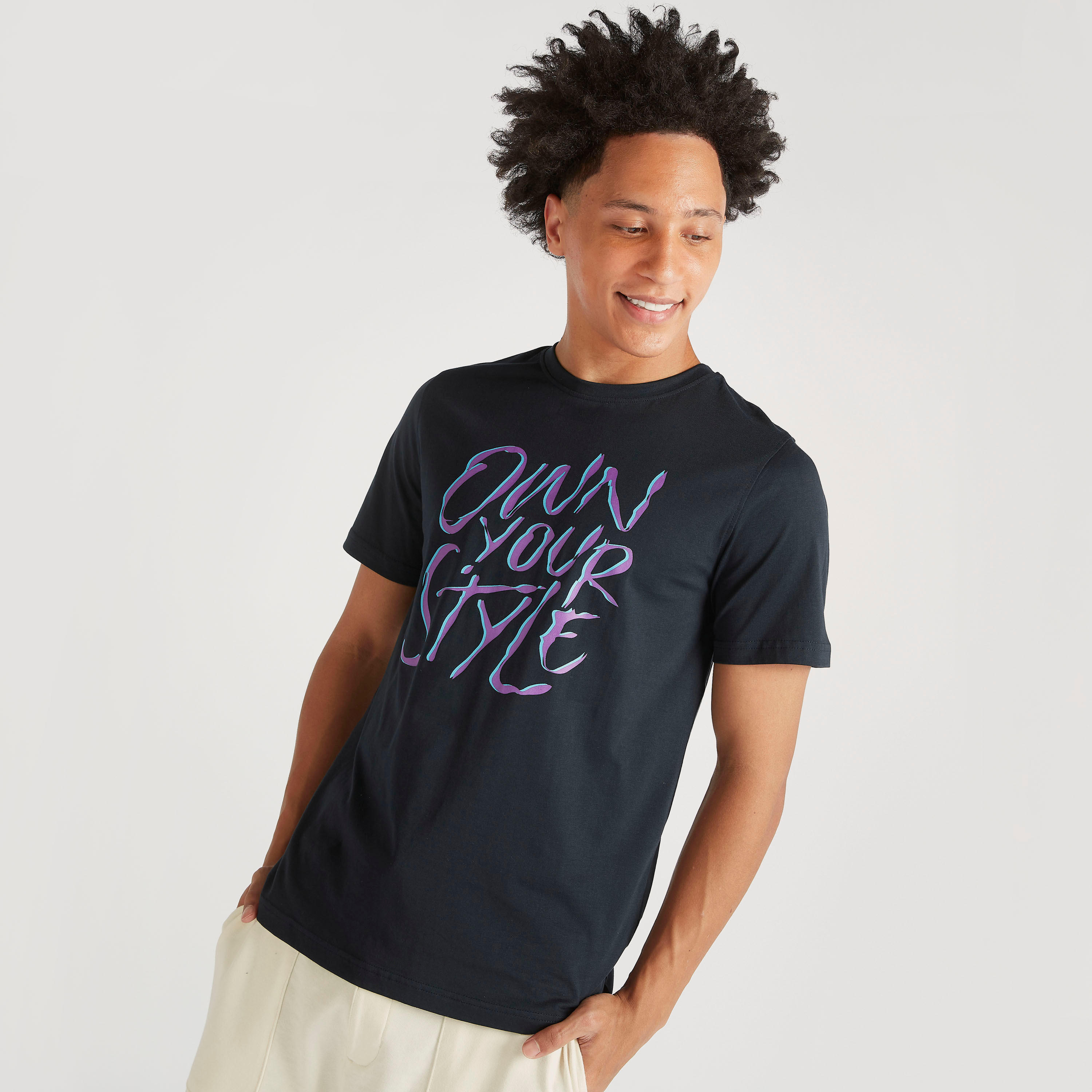 تيشيرت بياقة ضيّقة وأكمام قصيرة وطبعات-men-clothing-tshirtsandpolos-tshirts-image-5