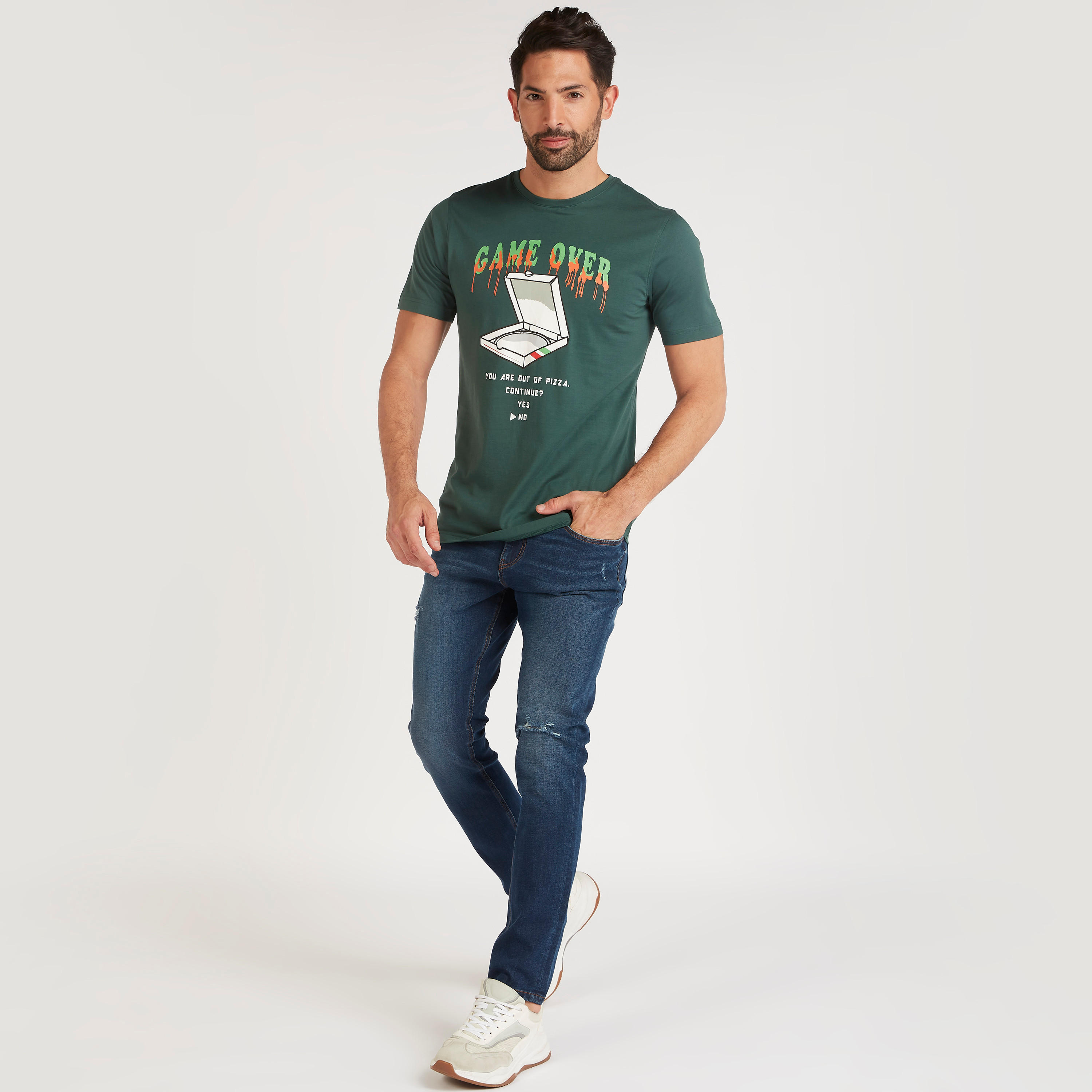 تيشيرت بياقة ضيّقة وأكمام قصيرة وطبعات-men-clothing-tshirtsandpolos-tshirts-image-2