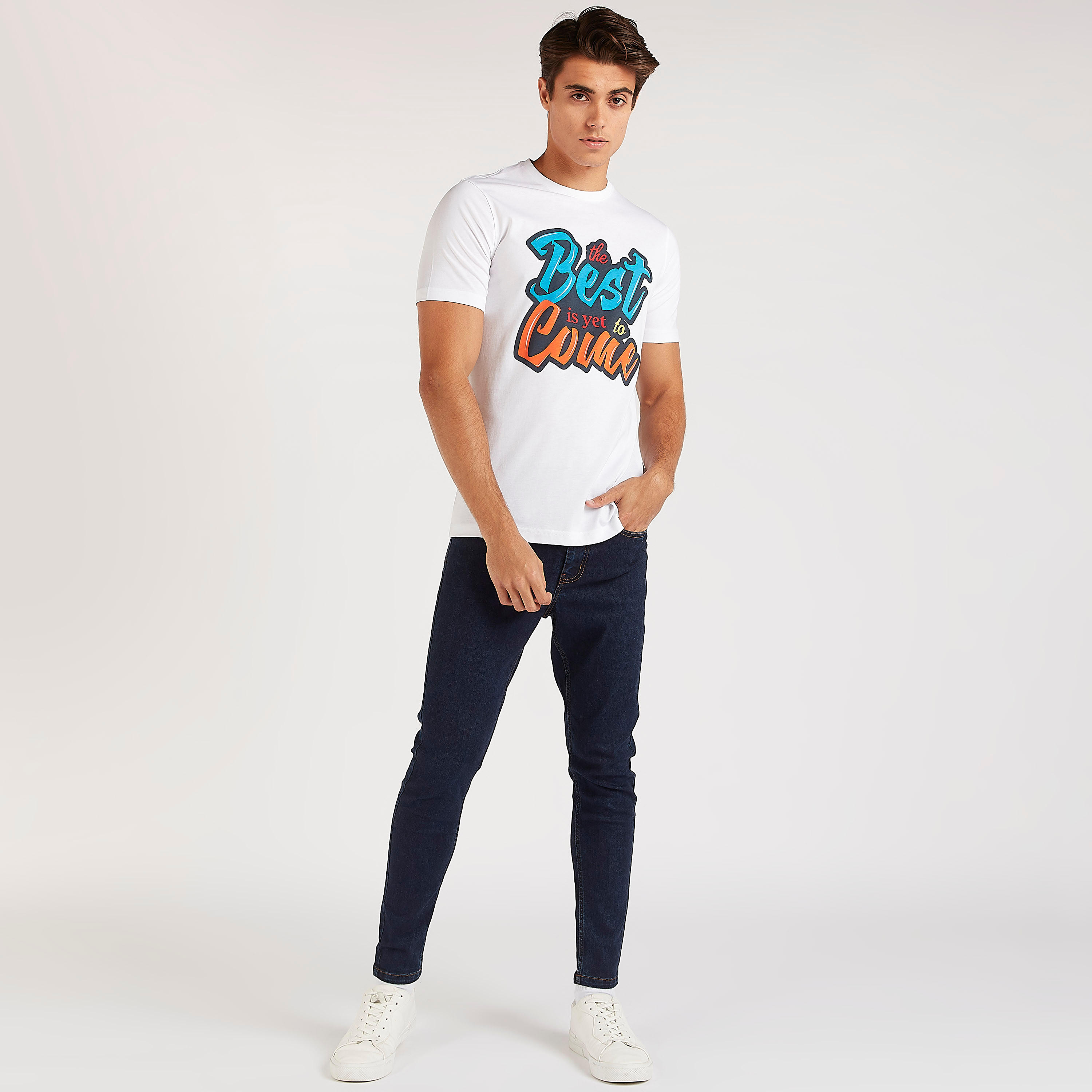تيشيرت بياقة ضيّقة وأكمام قصيرة وطبعات-men-clothing-tshirtsandpolos-tshirts-image-2