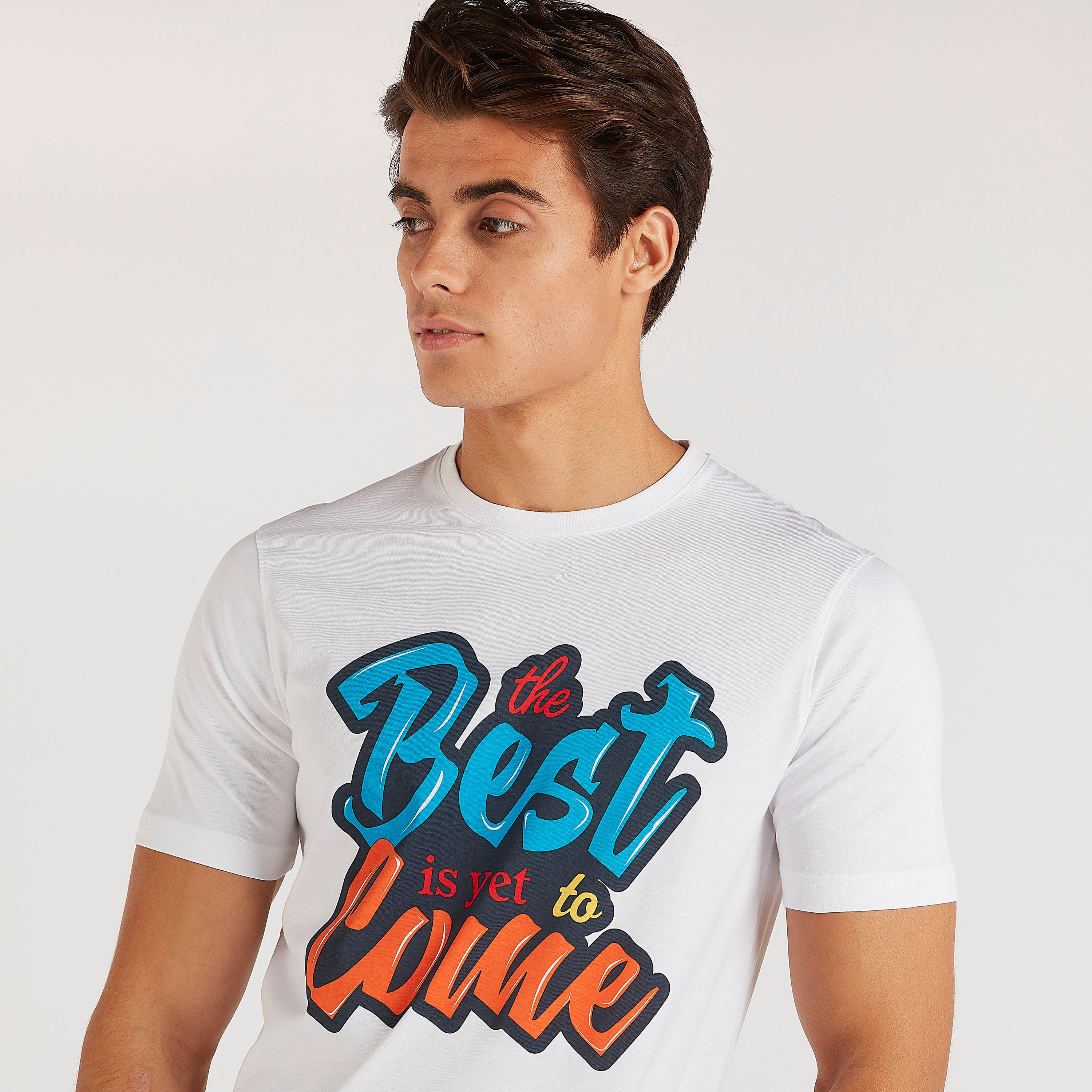 تيشيرت بياقة ضيّقة وأكمام قصيرة وطبعات-men-clothing-tshirtsandpolos-tshirts-image-3