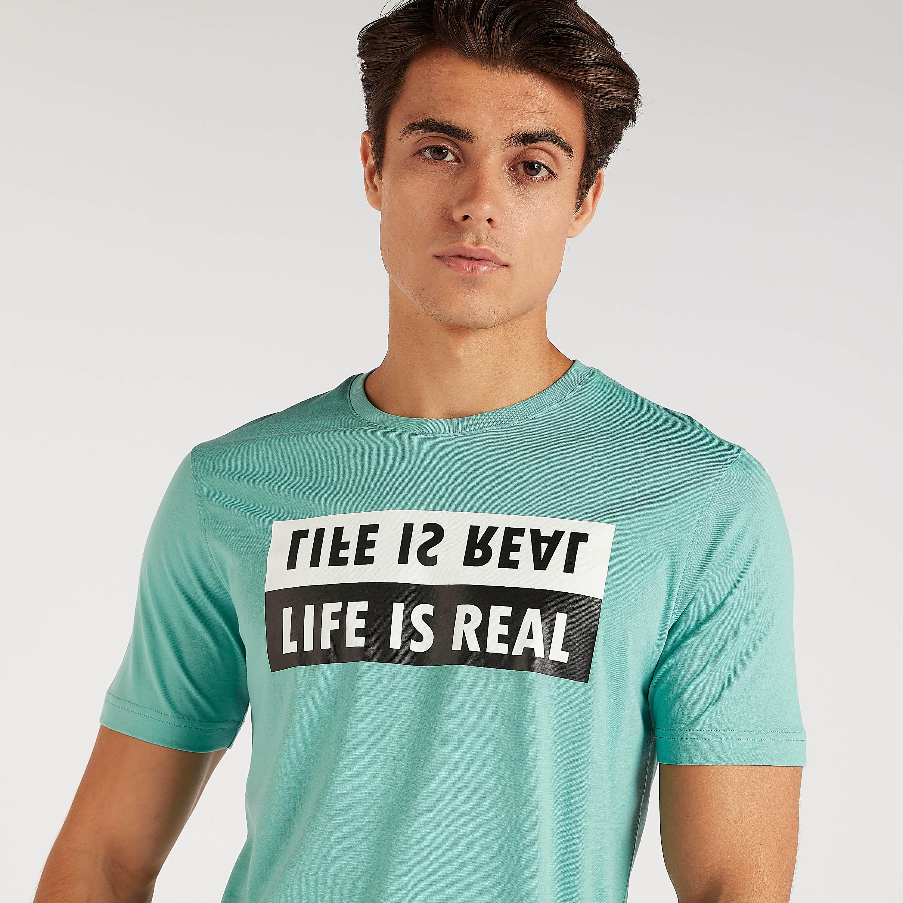 تيشيرت بياقة ضيّقة وأكمام قصيرة وطبعات-men-clothing-tshirtsandpolos-tshirts-image-3