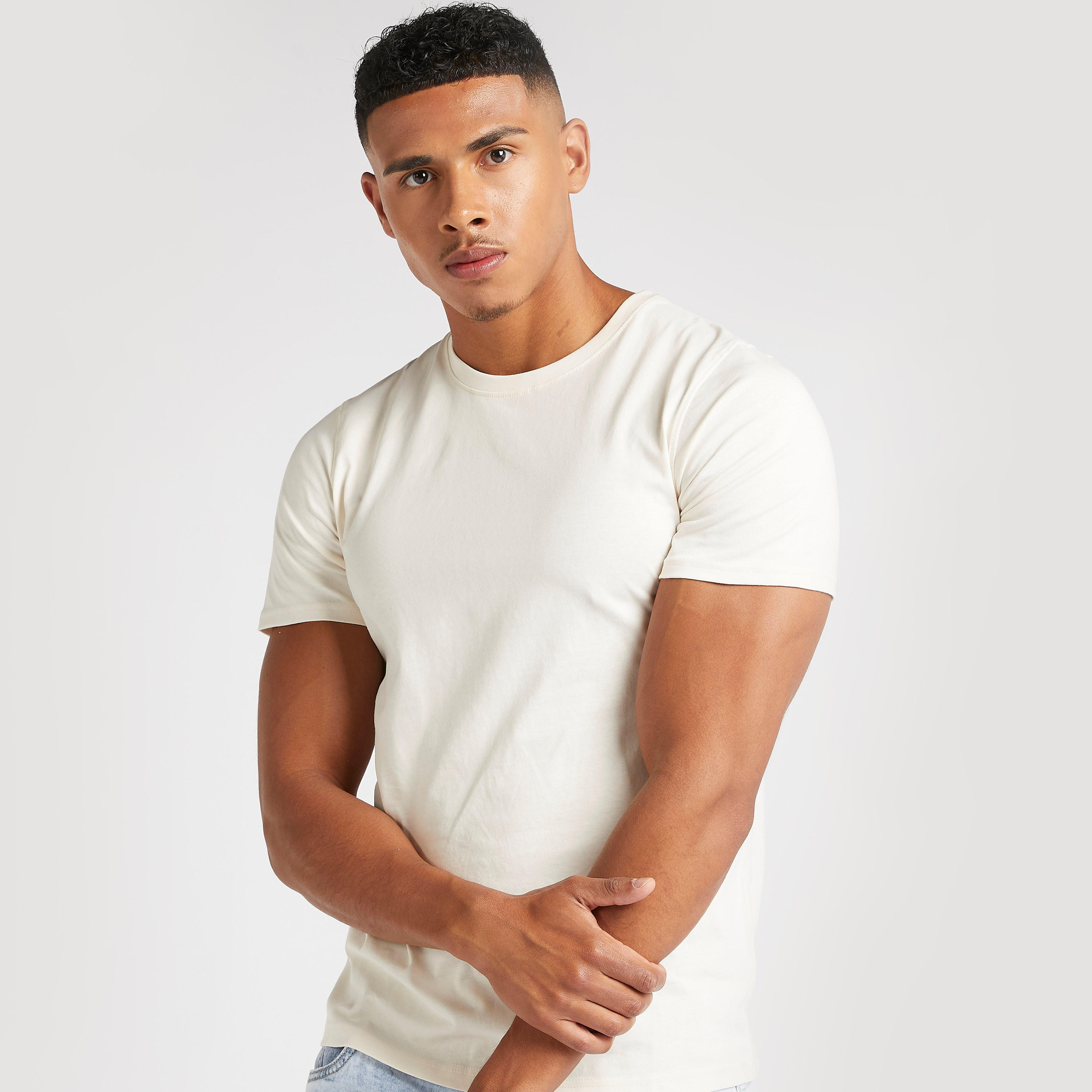 تيشيرت سادة بياقة ضيّقة وأكمام قصيرة-men-clothing-tshirtsandpolos-tshirts-image-4