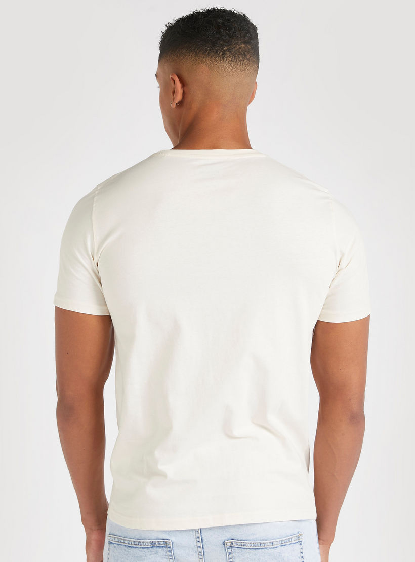 تيشيرت سادة بياقة ضيّقة وأكمام قصيرة-men-clothing-tshirtsandpolos-tshirts-image-1