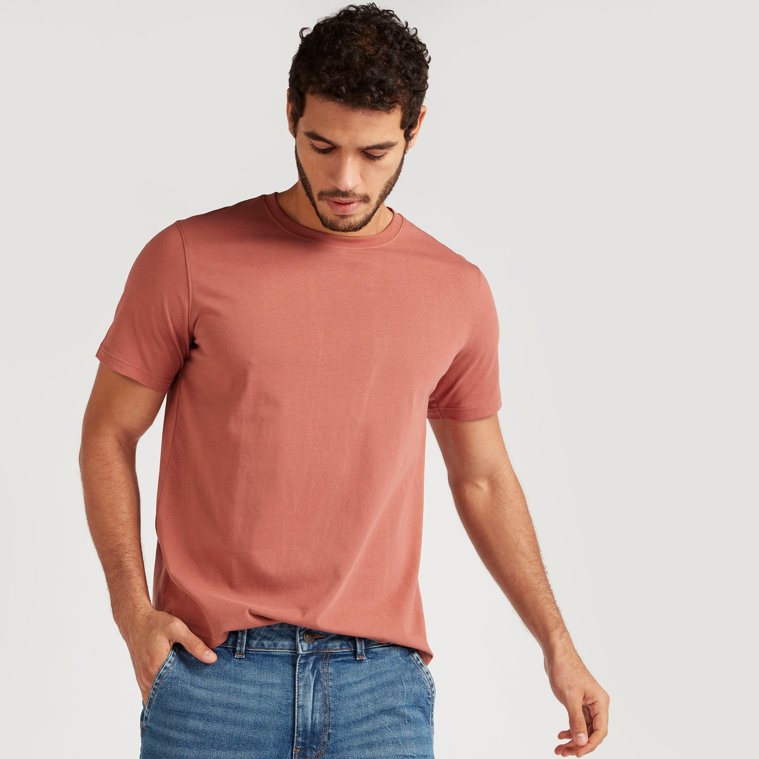 تيشيرت سادة بياقة ضيّقة وأكمام قصيرة-men-clothing-tshirtsandpolos-tshirts-image-4