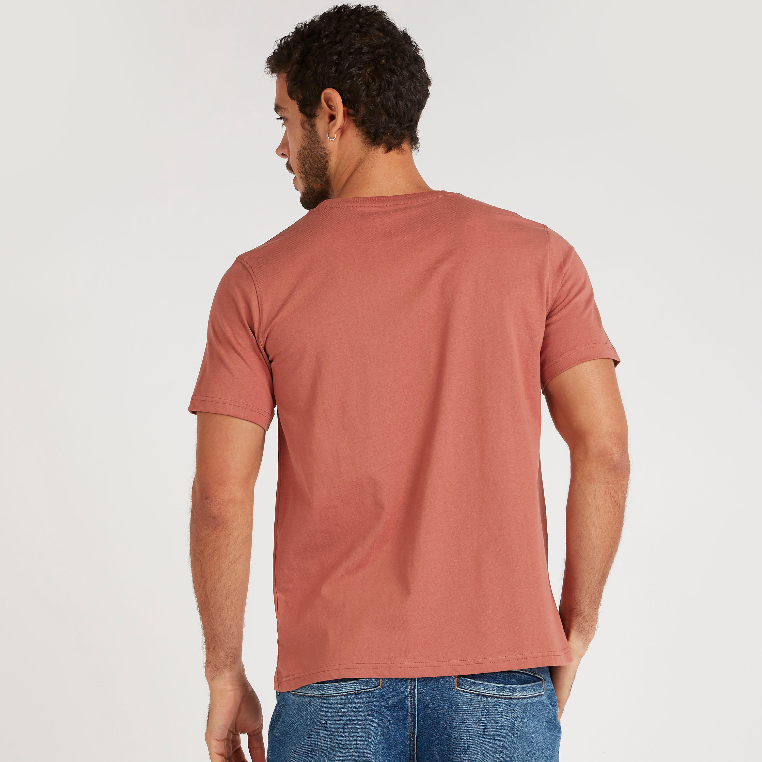 تيشيرت سادة بياقة ضيّقة وأكمام قصيرة-men-clothing-tshirtsandpolos-tshirts-image-1