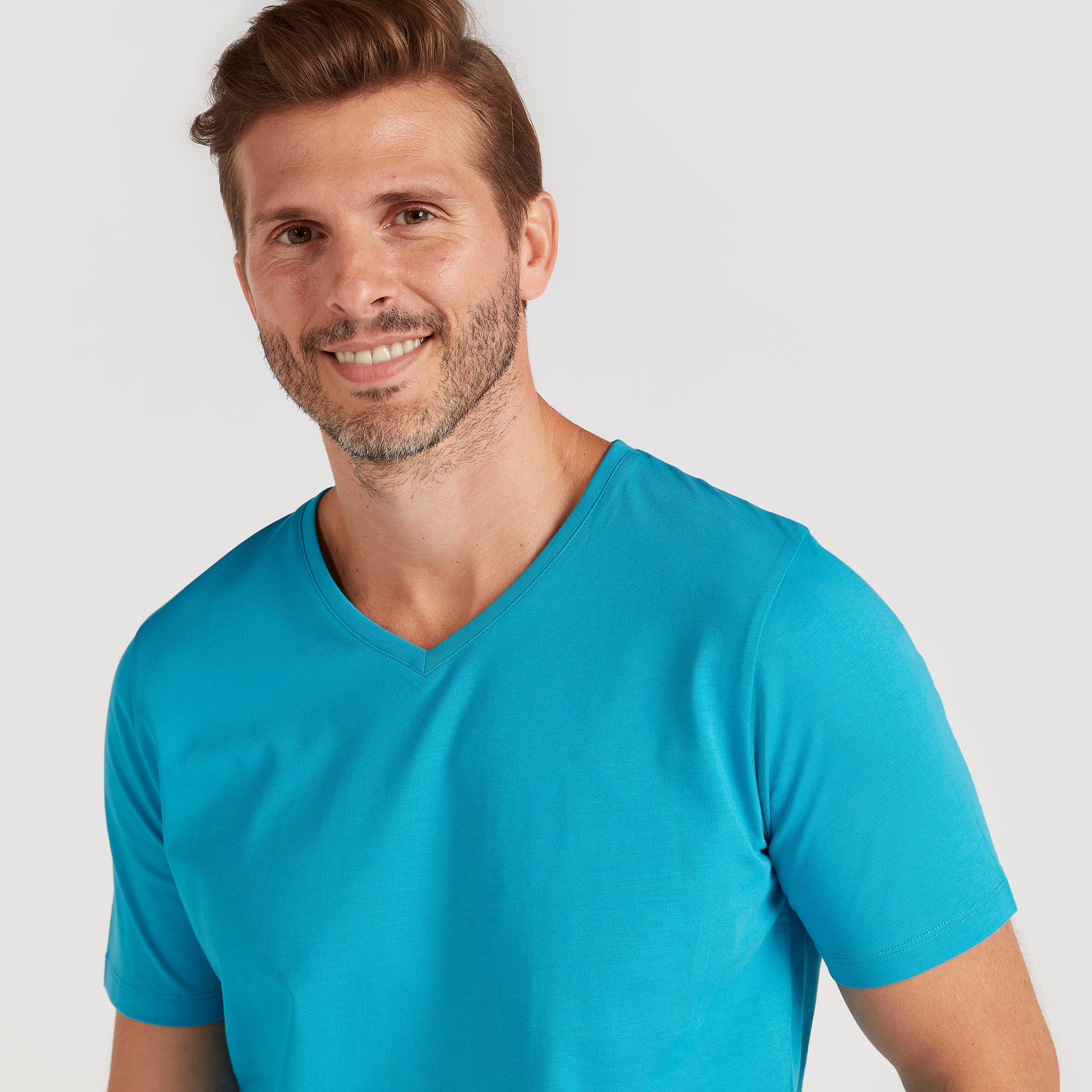 تيشيرت سادة بياقة V وأكمام قصيرة-men-clothing-tshirtsandpolos-tshirts-image-2