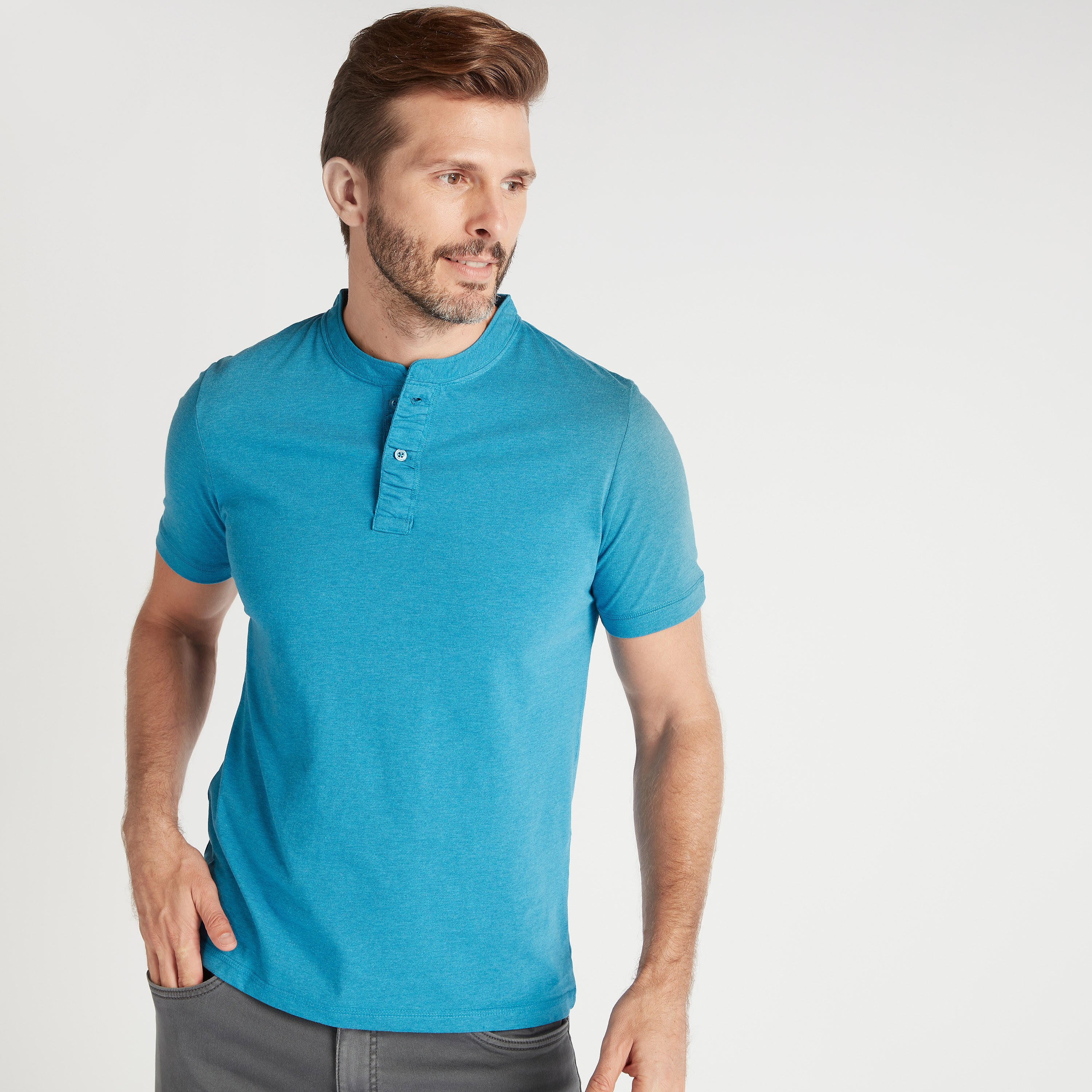 تيشيرت سادة بياقة هينلي وأكمام قصيرة-men-clothing-tshirtsandpolos-tshirts-image-4
