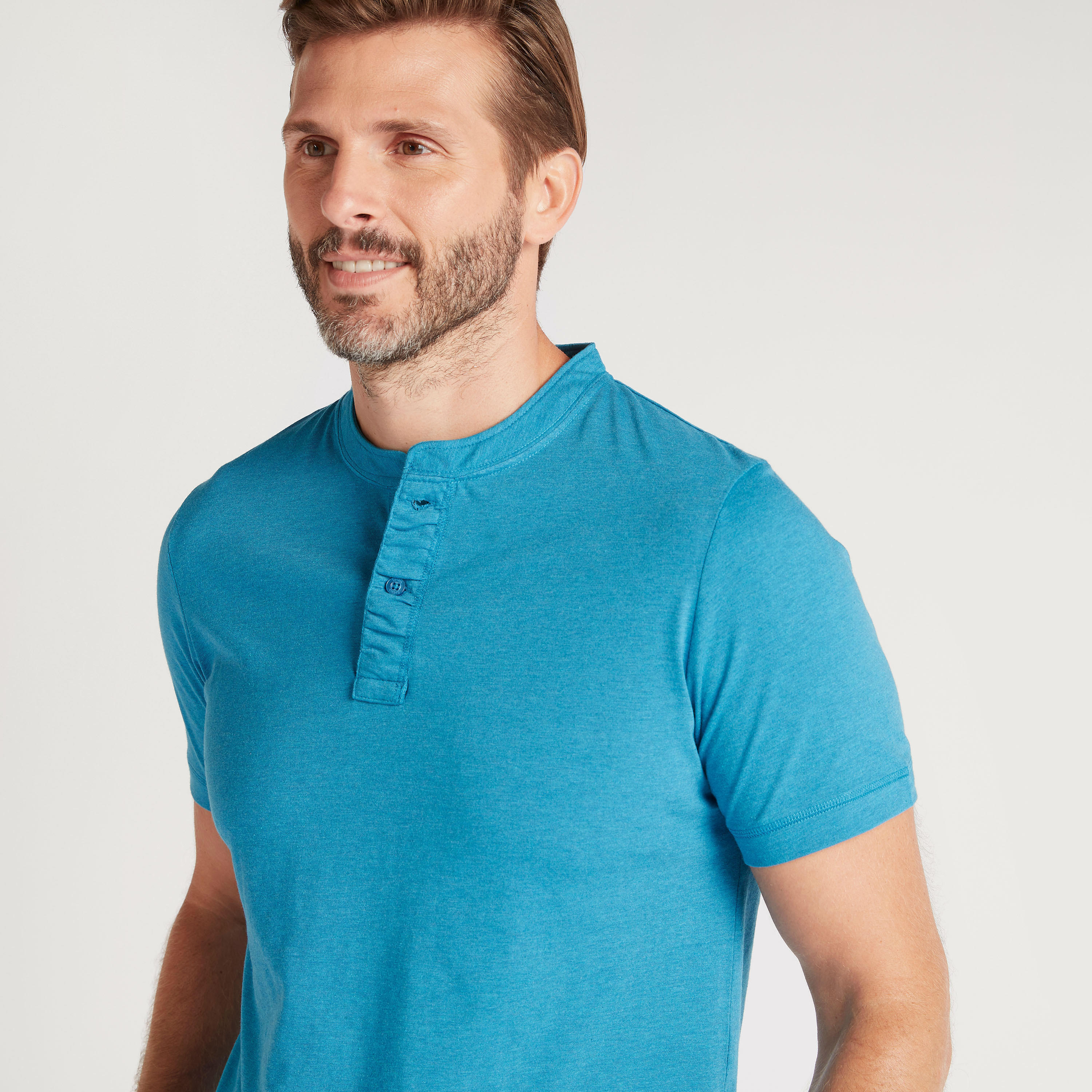 تيشيرت سادة بياقة هينلي وأكمام قصيرة-men-clothing-tshirtsandpolos-tshirts-image-2