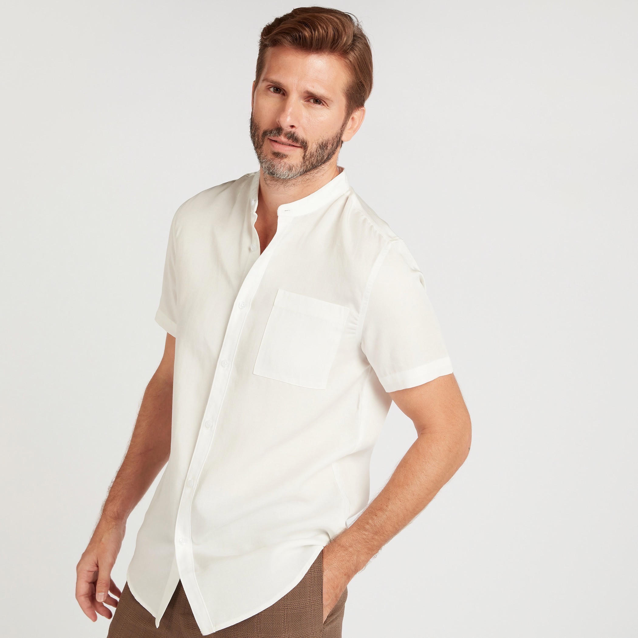 قميص سادة بياقة ماندارين وأكمام قصيرة-men-clothing-shirts-image-5