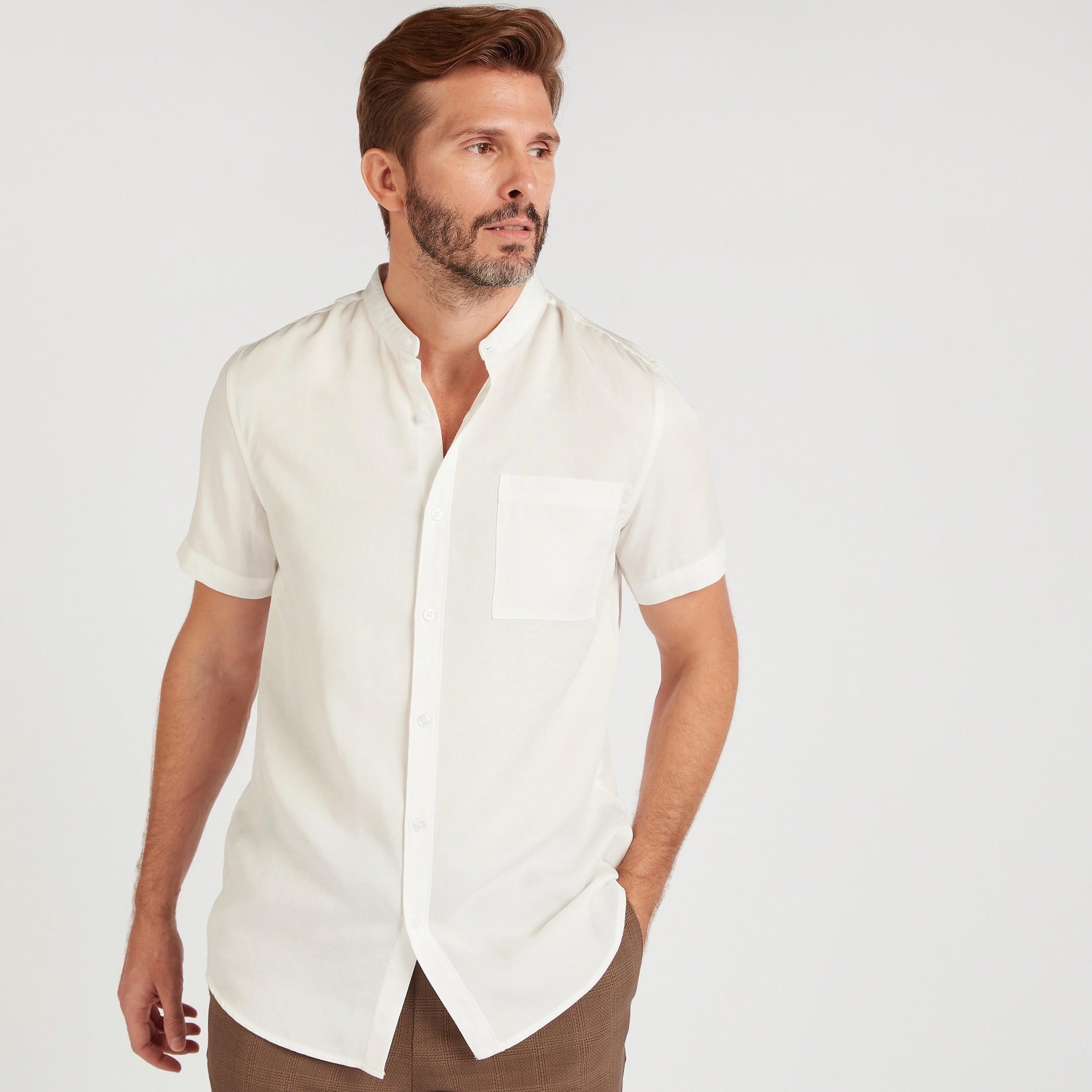 قميص سادة بياقة ماندارين وأكمام قصيرة-men-clothing-shirts-image-1