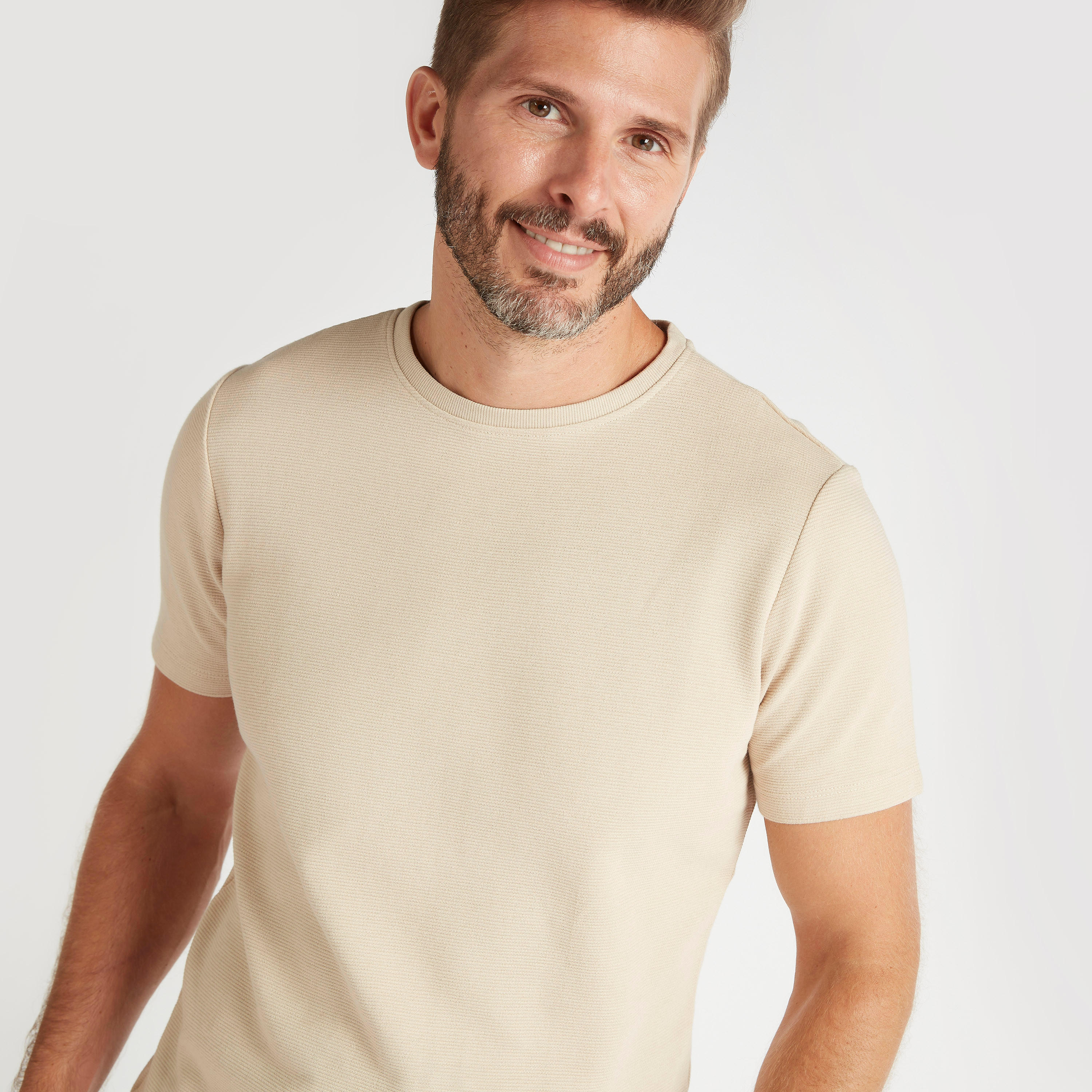 تيشيرت بارز الملمس بياقة ضيّقة وأكمام قصيرة-men-clothing-tshirtsandpolos-tshirts-image-2