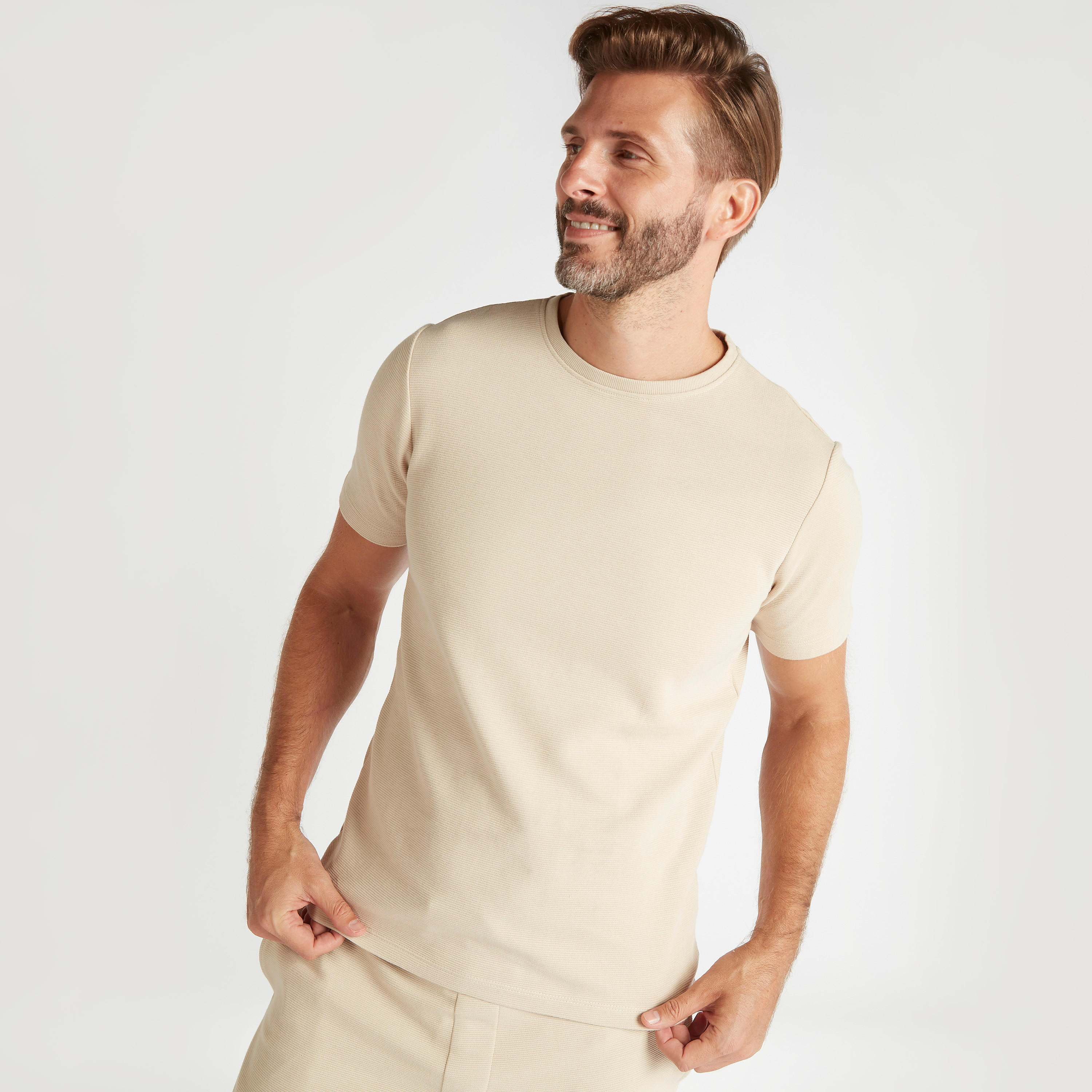 تيشيرت بارز الملمس بياقة ضيّقة وأكمام قصيرة-men-clothing-tshirtsandpolos-tshirts-image-1