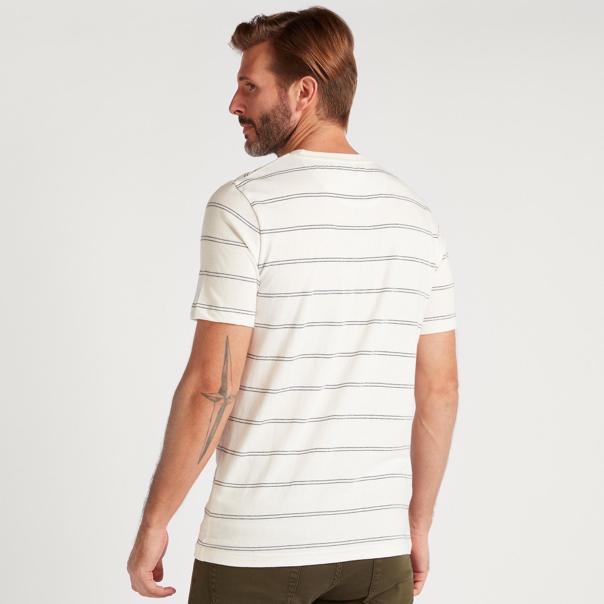 تيشيرت مخطّط بياقة ضيّقة وأكمام قصيرة-men-clothing-tshirtsandpolos-tshirts-image-1