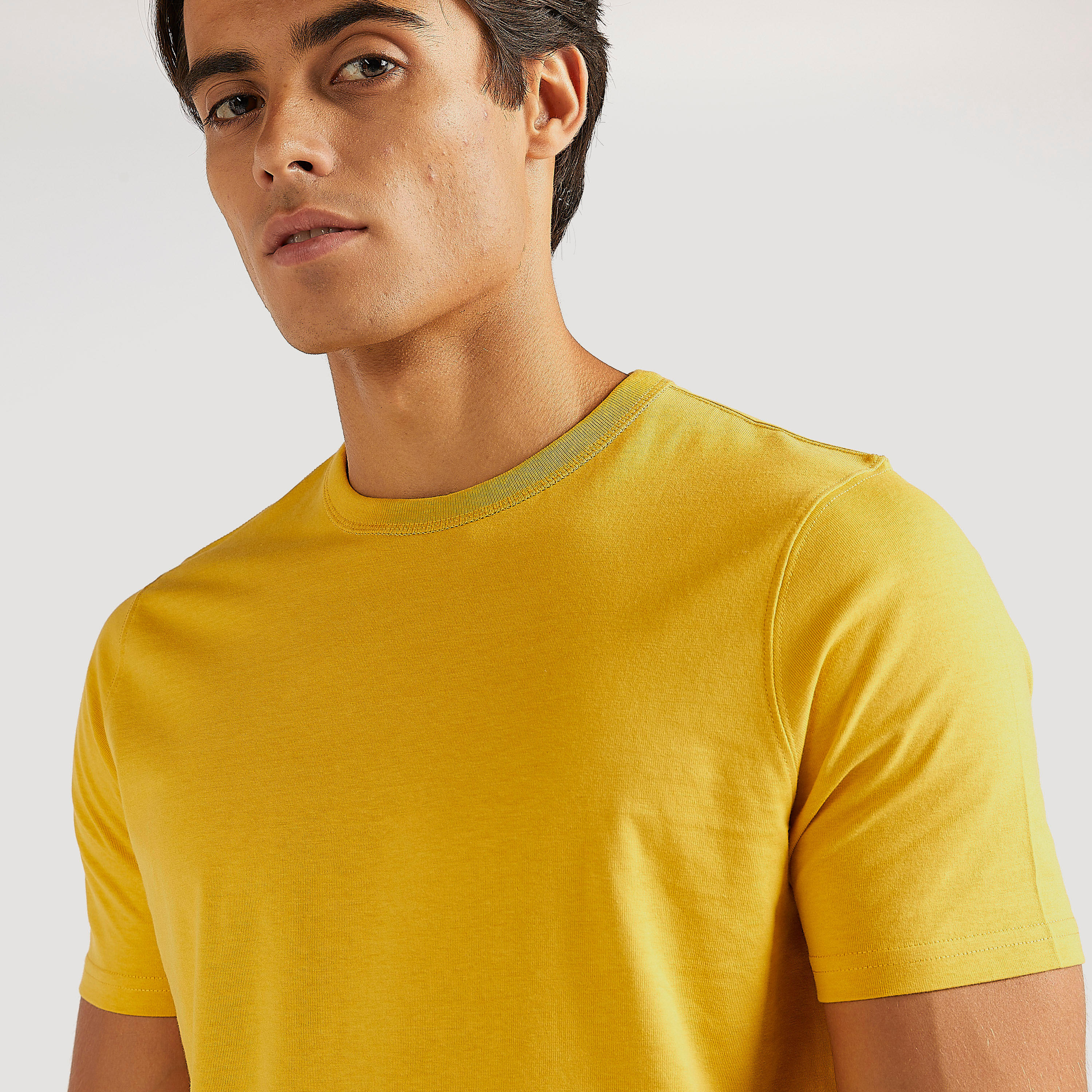 تيشيرت سادة بياقة ضيّقة وأكمام قصيرة-men-clothing-tshirtsandpolos-tshirts-image-3