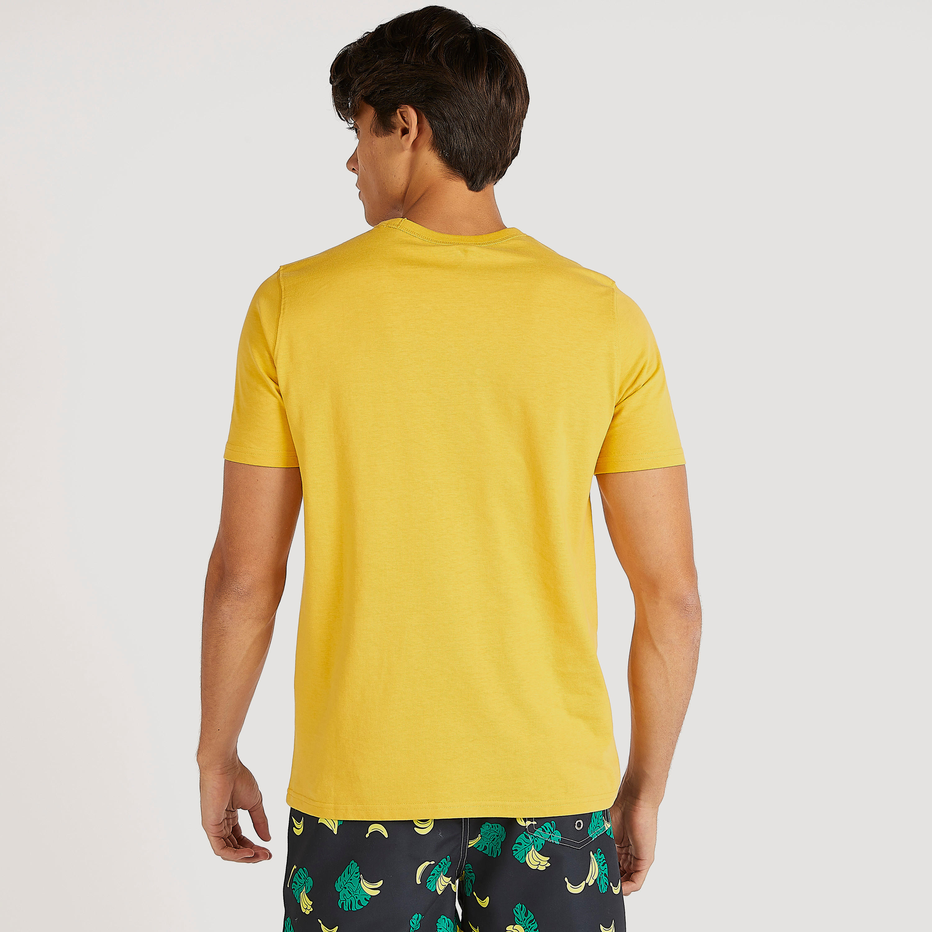 تيشيرت سادة بياقة ضيّقة وأكمام قصيرة-men-clothing-tshirtsandpolos-tshirts-image-2