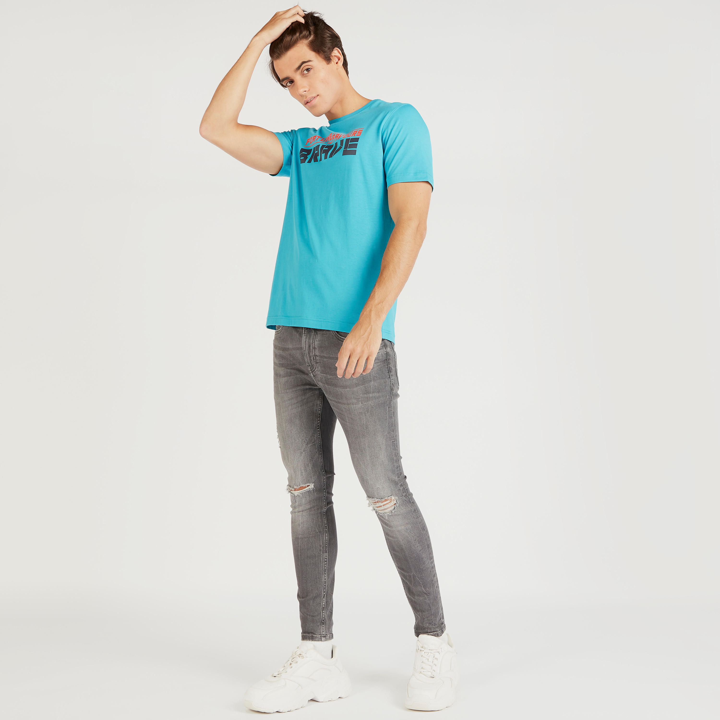 تيشيرت بياقة ضيّقة وأكمام قصيرة وطبعات-men-clothing-tshirtsandpolos-tshirts-image-2