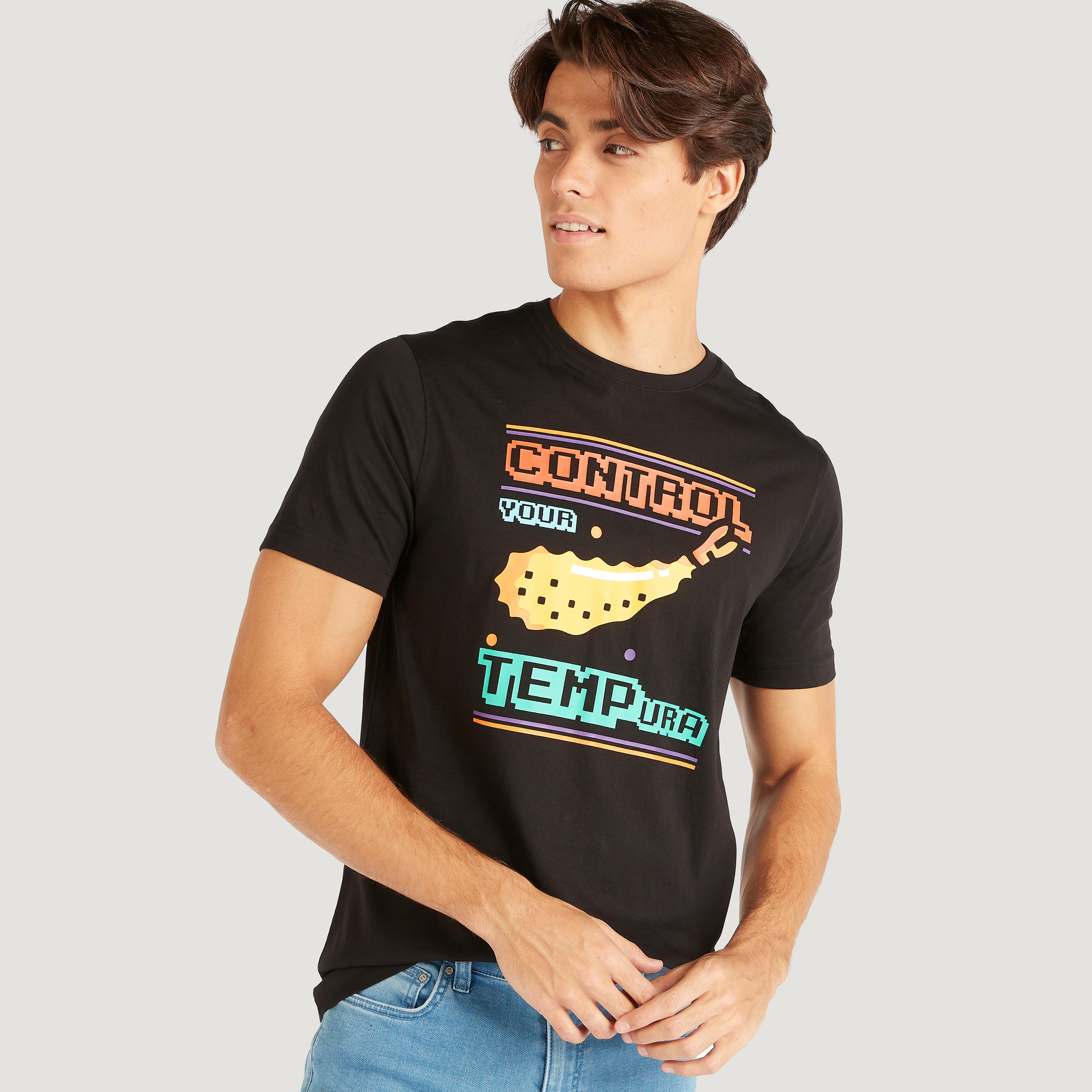 تيشيرت بياقة ضيّقة وأكمام قصيرة وطبعات-men-clothing-tshirtsandpolos-tshirts-image-1