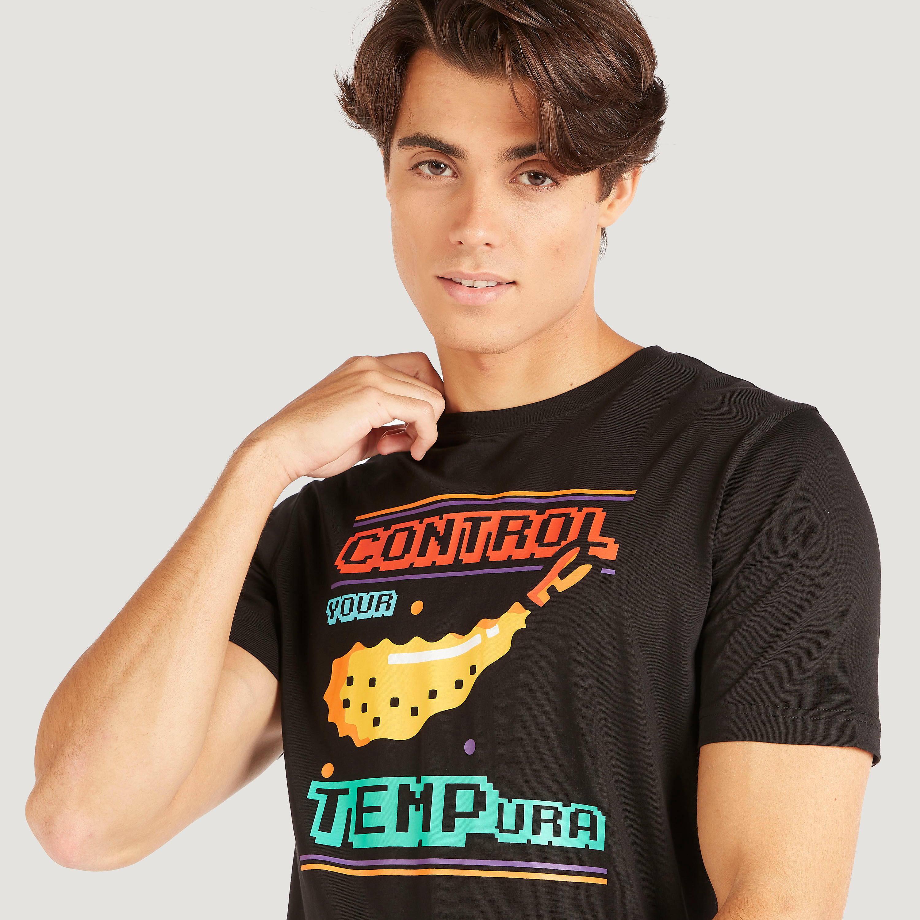 تيشيرت بياقة ضيّقة وأكمام قصيرة وطبعات-men-clothing-tshirtsandpolos-tshirts-image-3