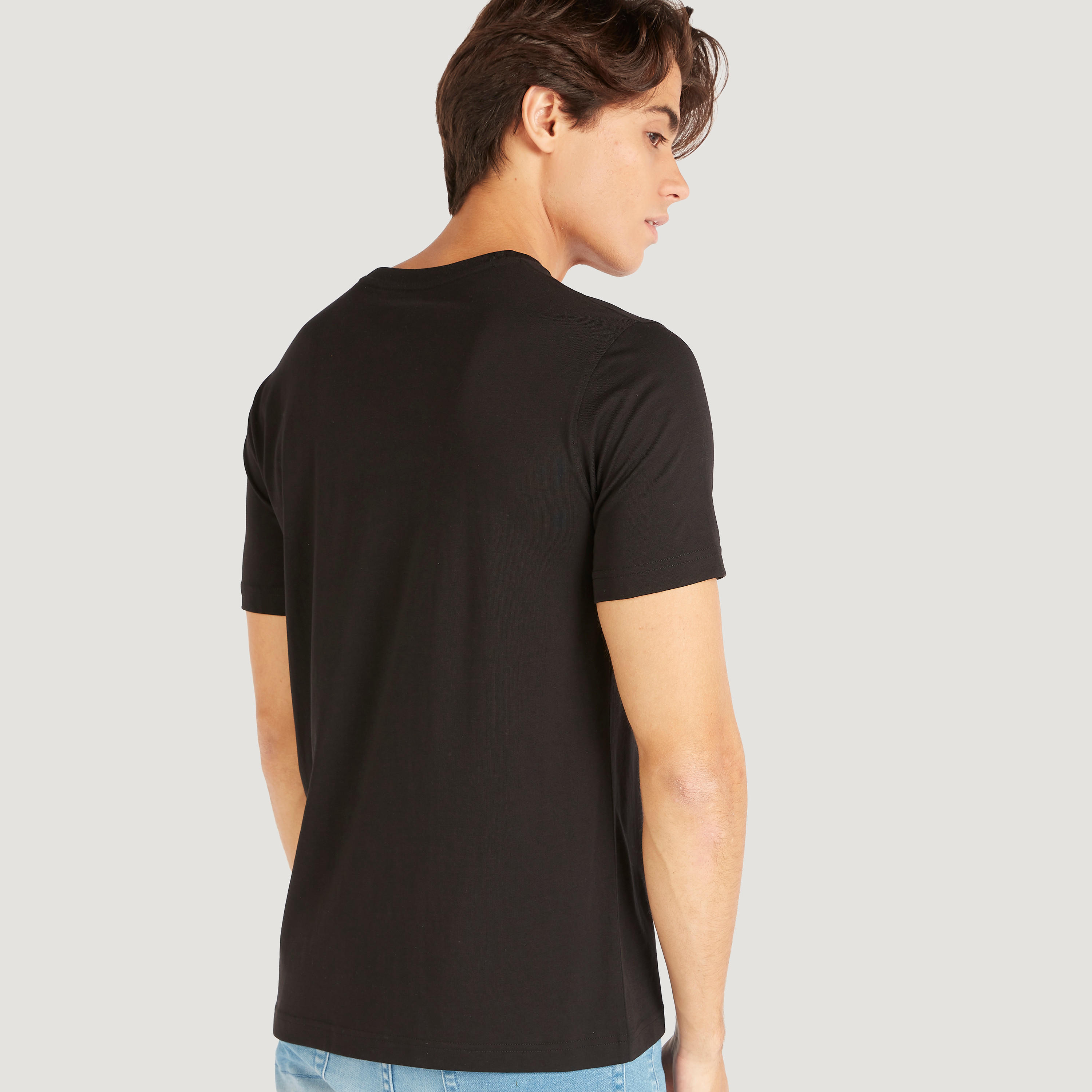 تيشيرت بياقة ضيّقة وأكمام قصيرة وطبعات-men-clothing-tshirtsandpolos-tshirts-image-4