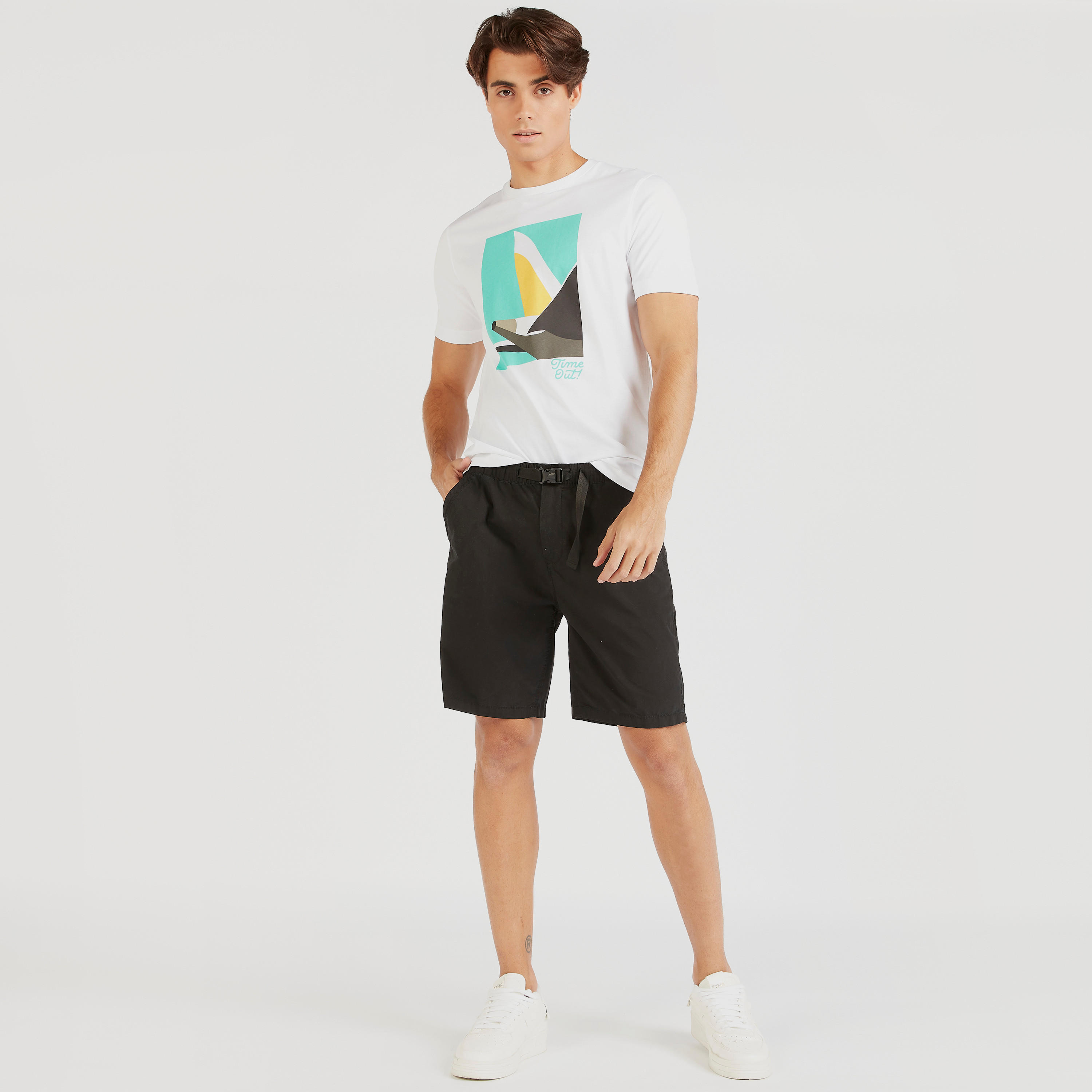 تيشيرت بياقة ضيّقة وأكمام قصيرة وطبعات-men-clothing-tshirtsandpolos-tshirts-image-2
