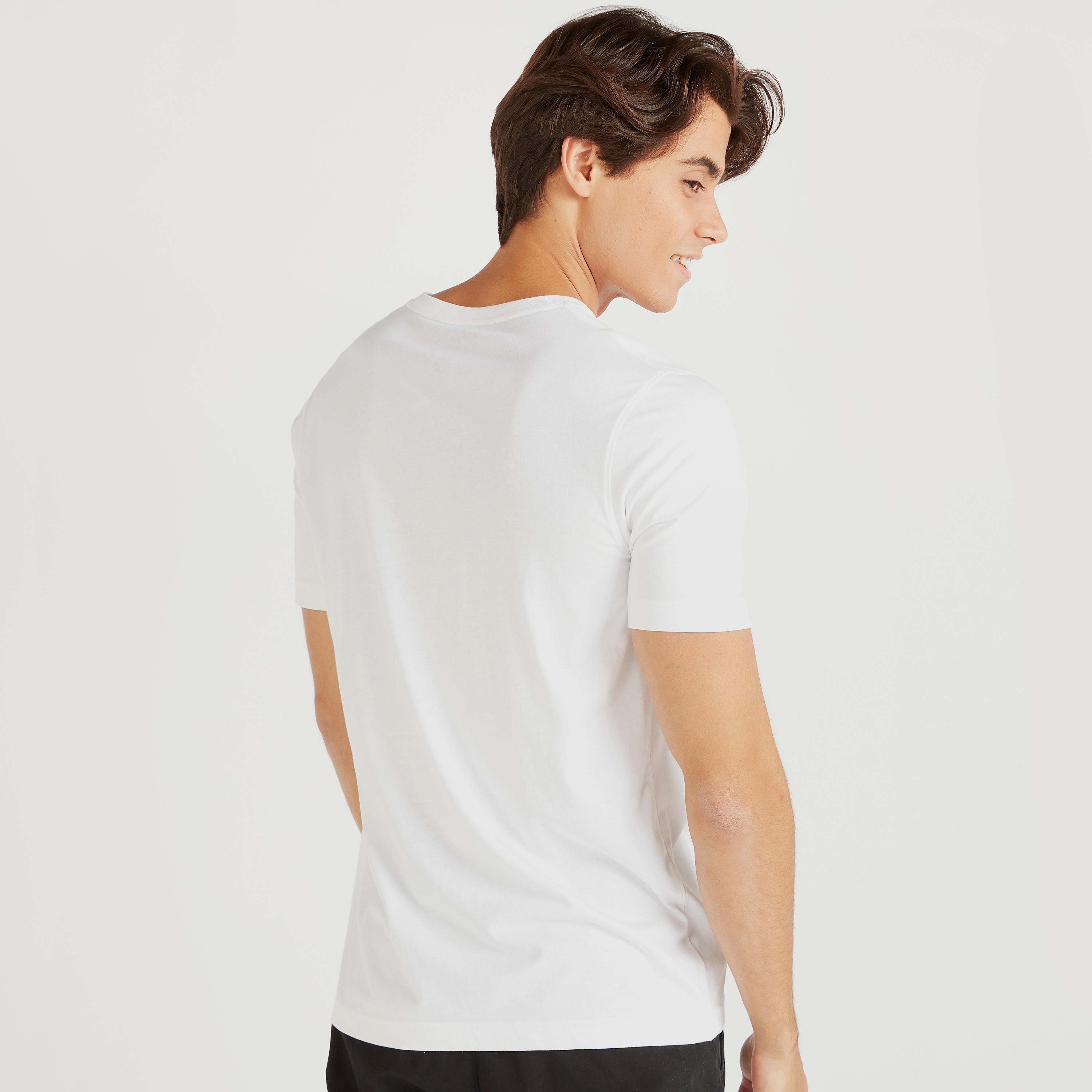 تيشيرت بياقة ضيّقة وأكمام قصيرة وطبعات-men-clothing-tshirtsandpolos-tshirts-image-4