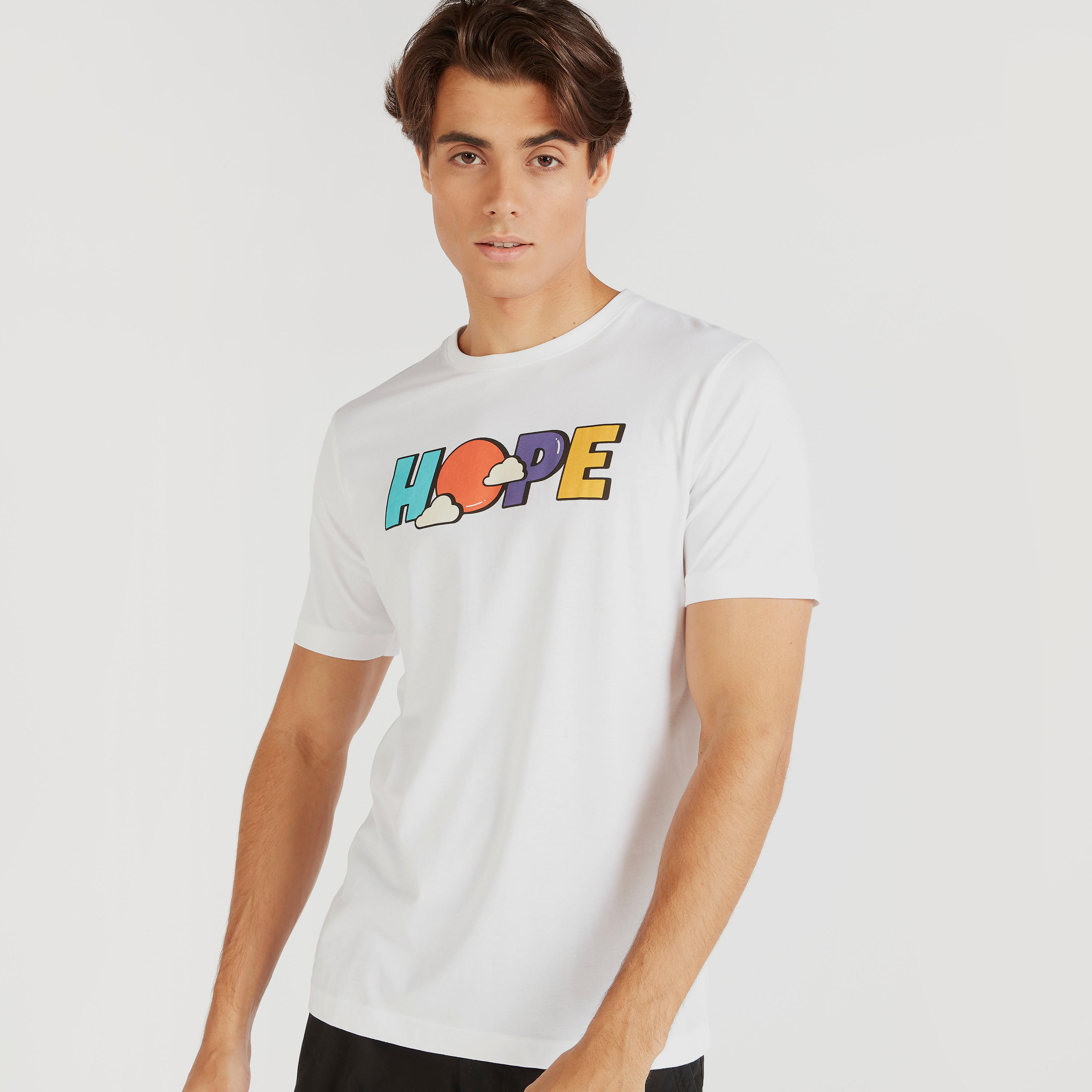 تيشيرت بياقة ضيّقة وأكمام قصيرة وطبعات-men-clothing-tshirtsandpolos-tshirts-image-1