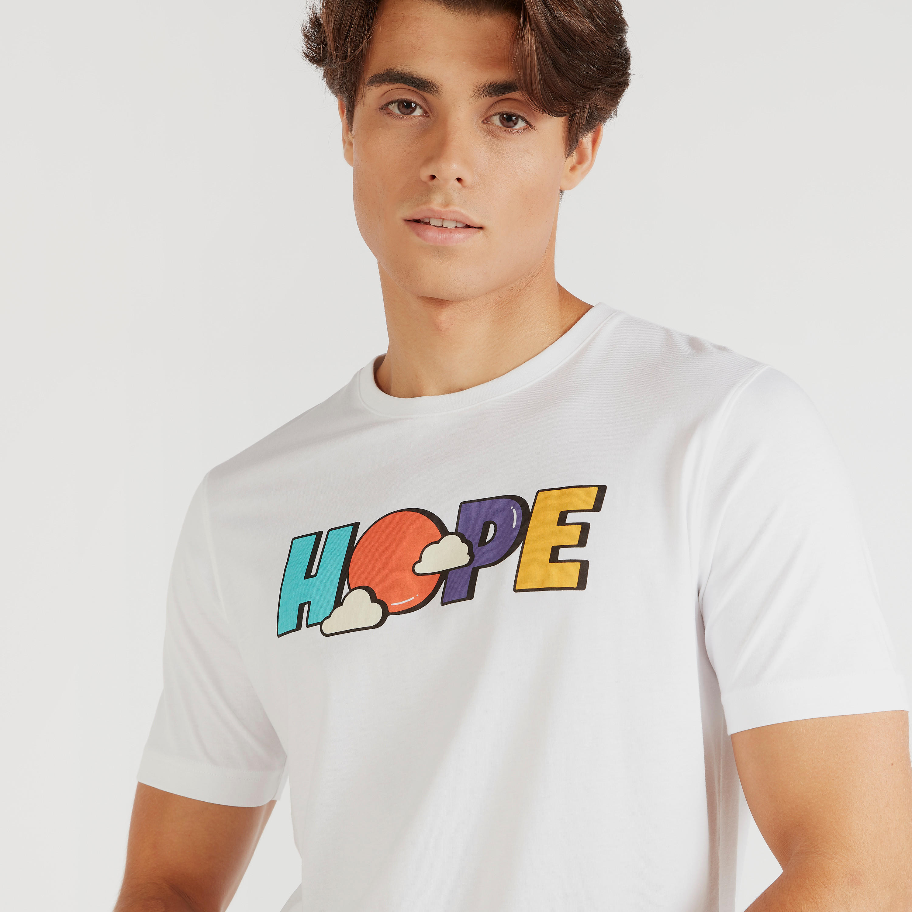 تيشيرت بياقة ضيّقة وأكمام قصيرة وطبعات-men-clothing-tshirtsandpolos-tshirts-image-3