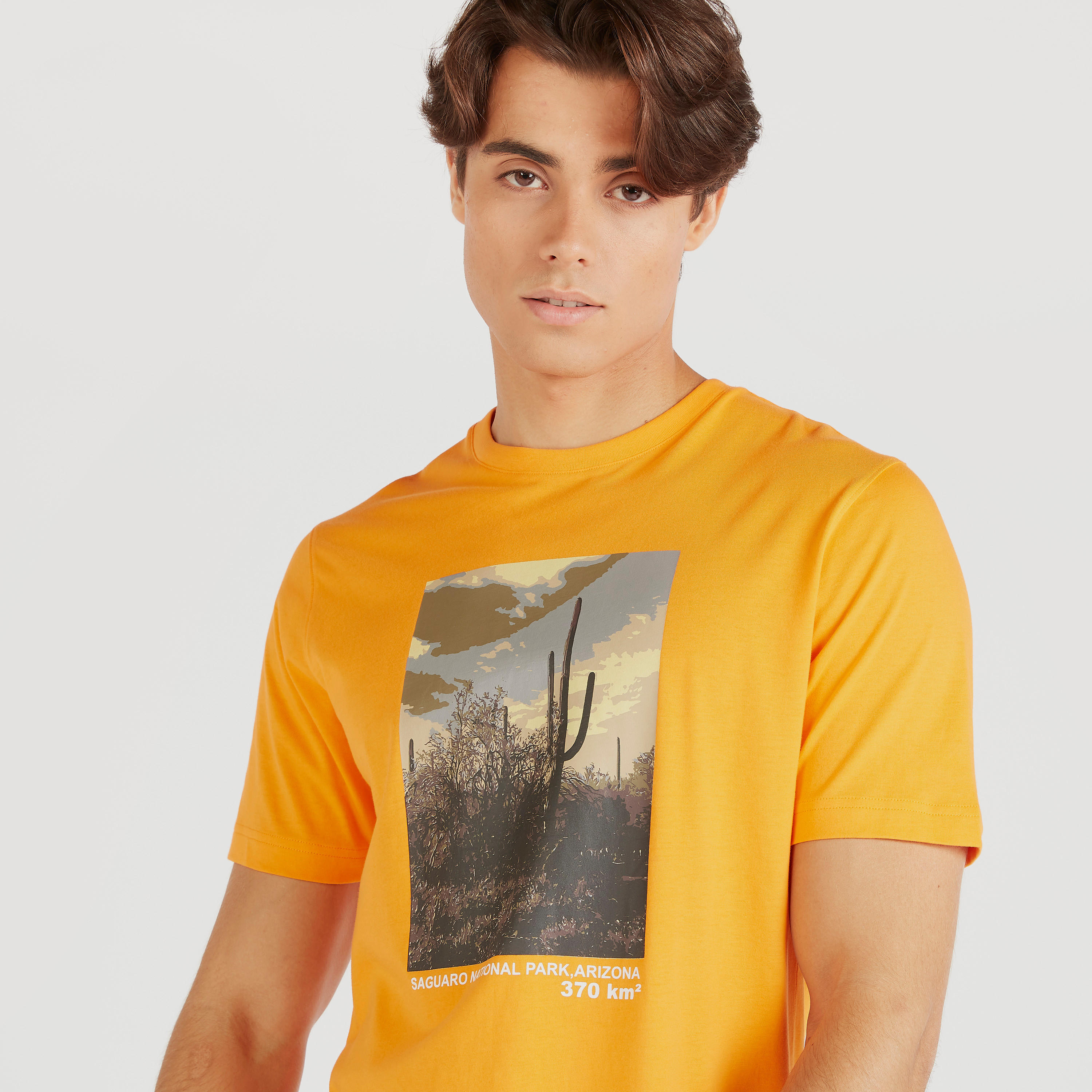 تيشيرت بياقة ضيّقة وأكمام قصيرة وطبعات-men-clothing-tshirtsandpolos-tshirts-image-3