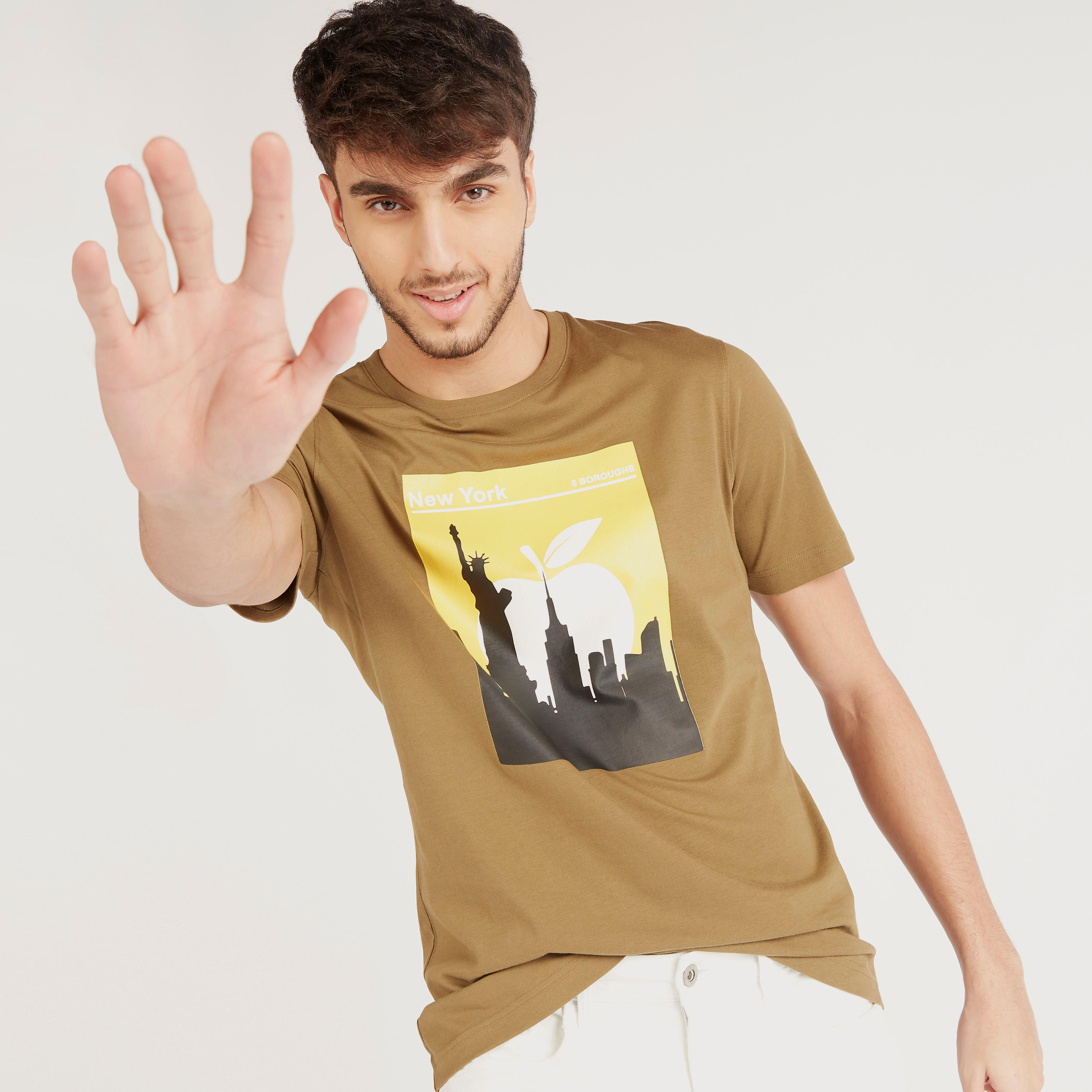 تيشيرت بياقة ضيّقة وأكمام قصيرة وطبعات-men-clothing-tshirtsandpolos-tshirts-image-1