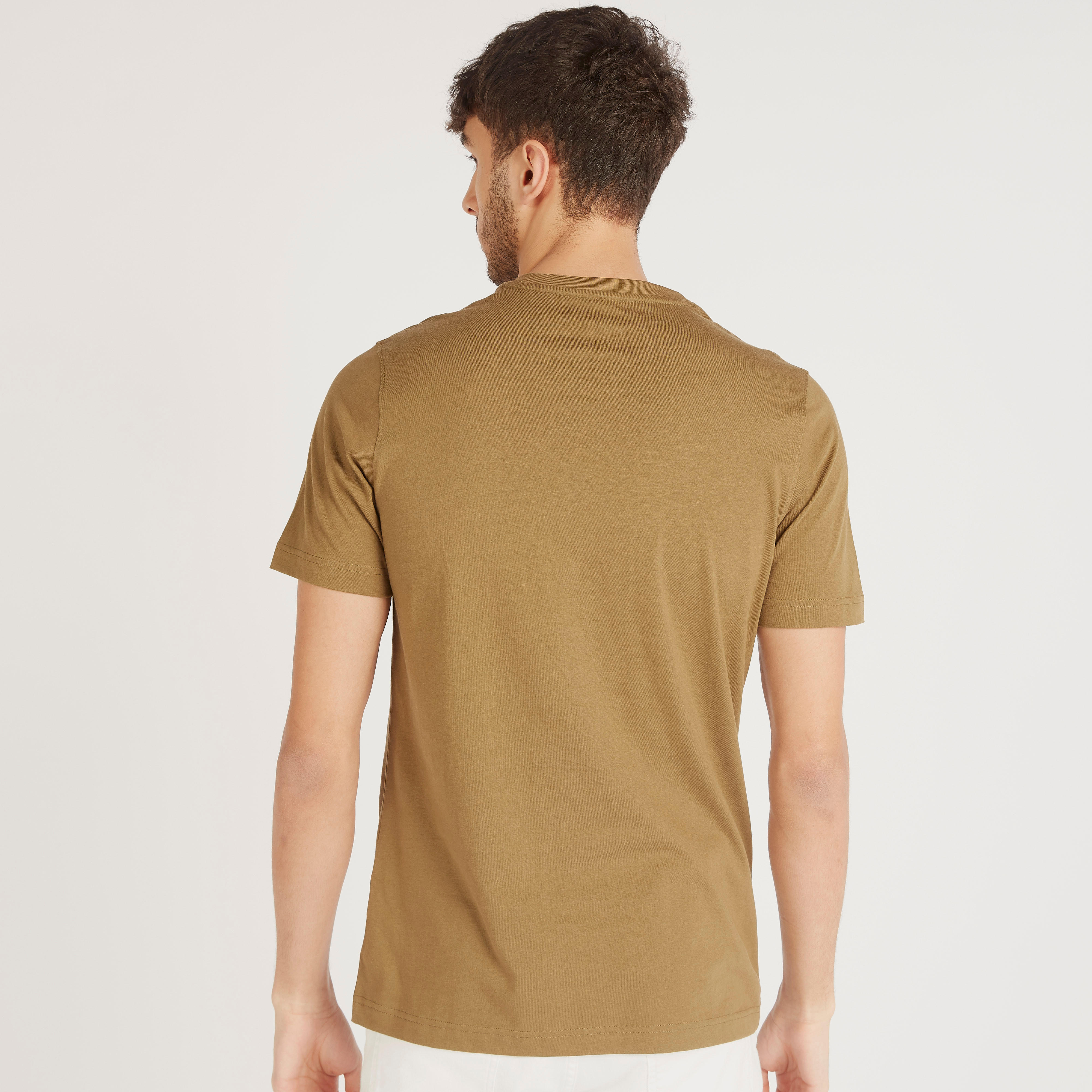 تيشيرت بياقة ضيّقة وأكمام قصيرة وطبعات-men-clothing-tshirtsandpolos-tshirts-image-4