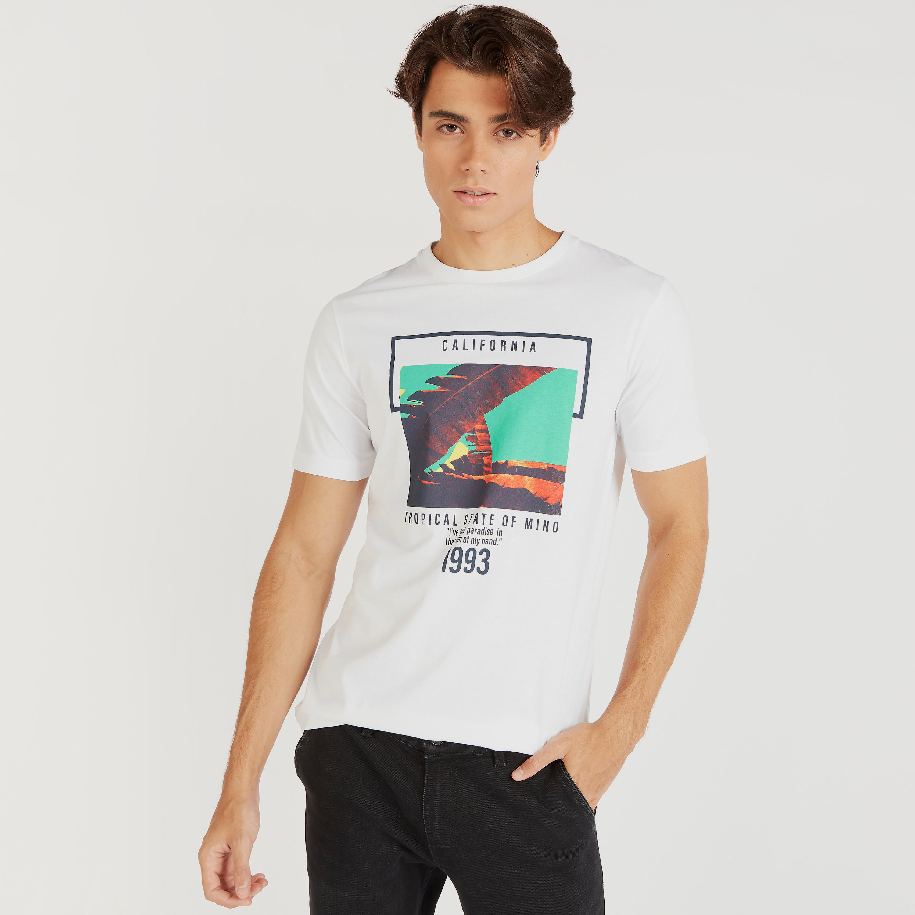 تيشيرت بياقة ضيّقة وأكمام قصيرة وطبعات-men-clothing-tshirtsandpolos-tshirts-image-4