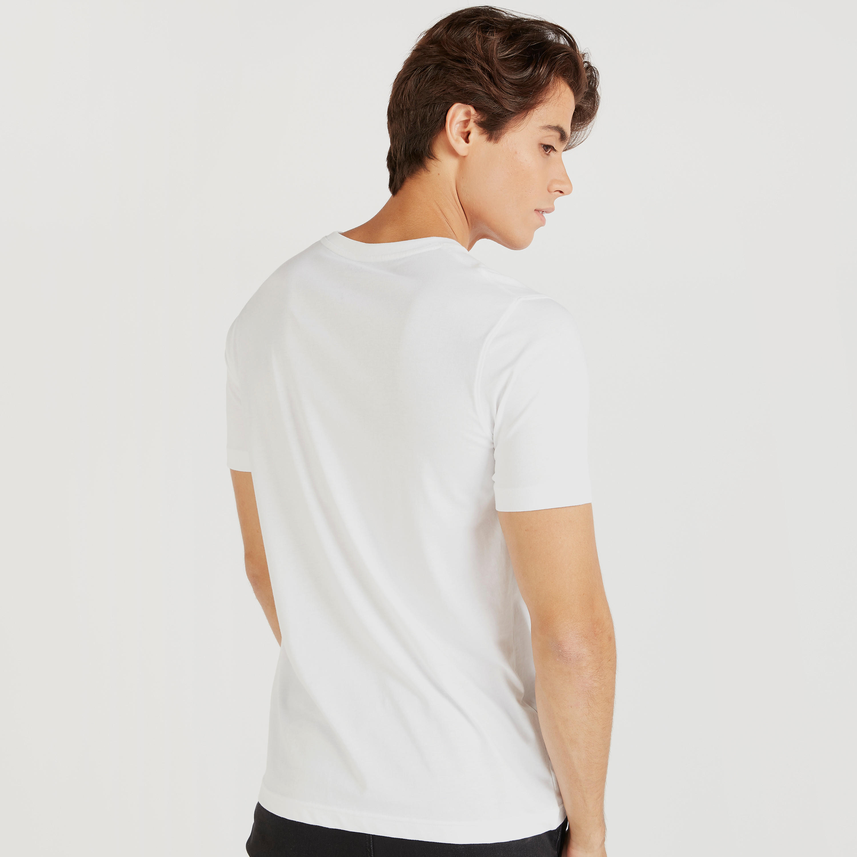 تيشيرت بياقة ضيّقة وأكمام قصيرة وطبعات-men-clothing-tshirtsandpolos-tshirts-image-1