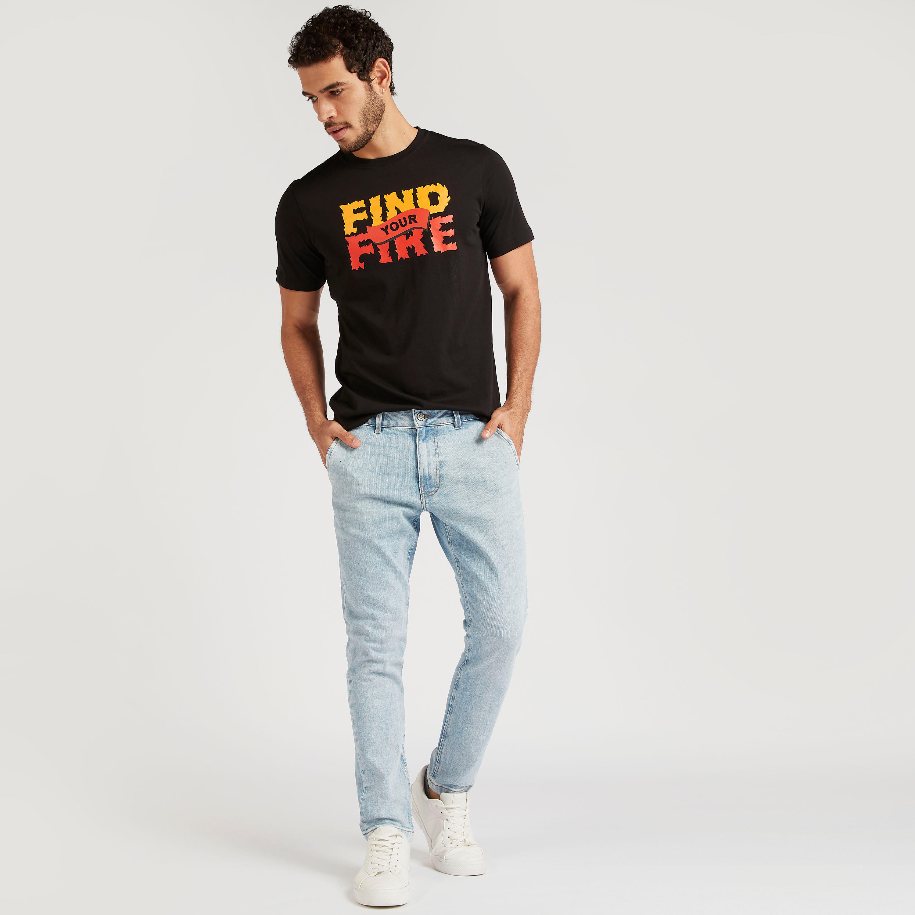 تيشيرت سليم فيت بياقة ضيّقة وأكمام قصيرة-men-clothing-tshirtsandpolos-tshirts-image-2
