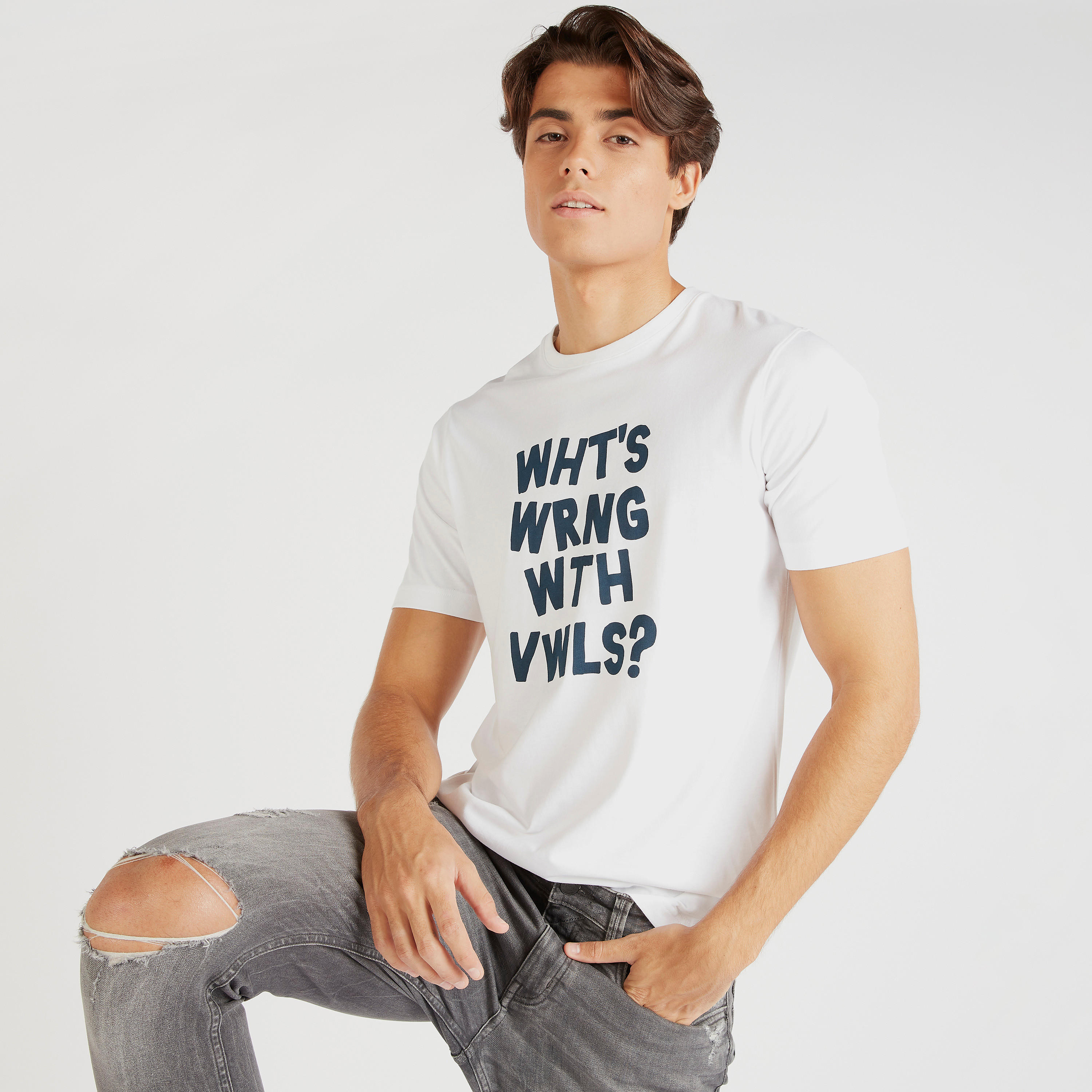 تيشيرت بياقة ضيّقة وأكمام قصيرة وطبعات-men-clothing-tshirtsandpolos-tshirts-image-1