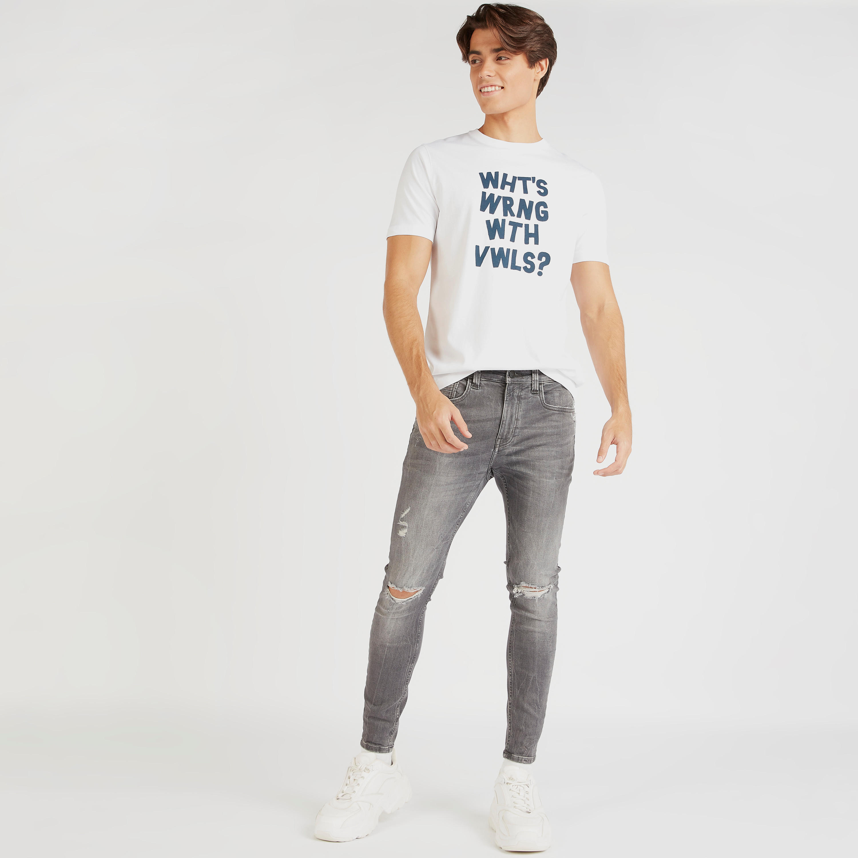 تيشيرت بياقة ضيّقة وأكمام قصيرة وطبعات-men-clothing-tshirtsandpolos-tshirts-image-2