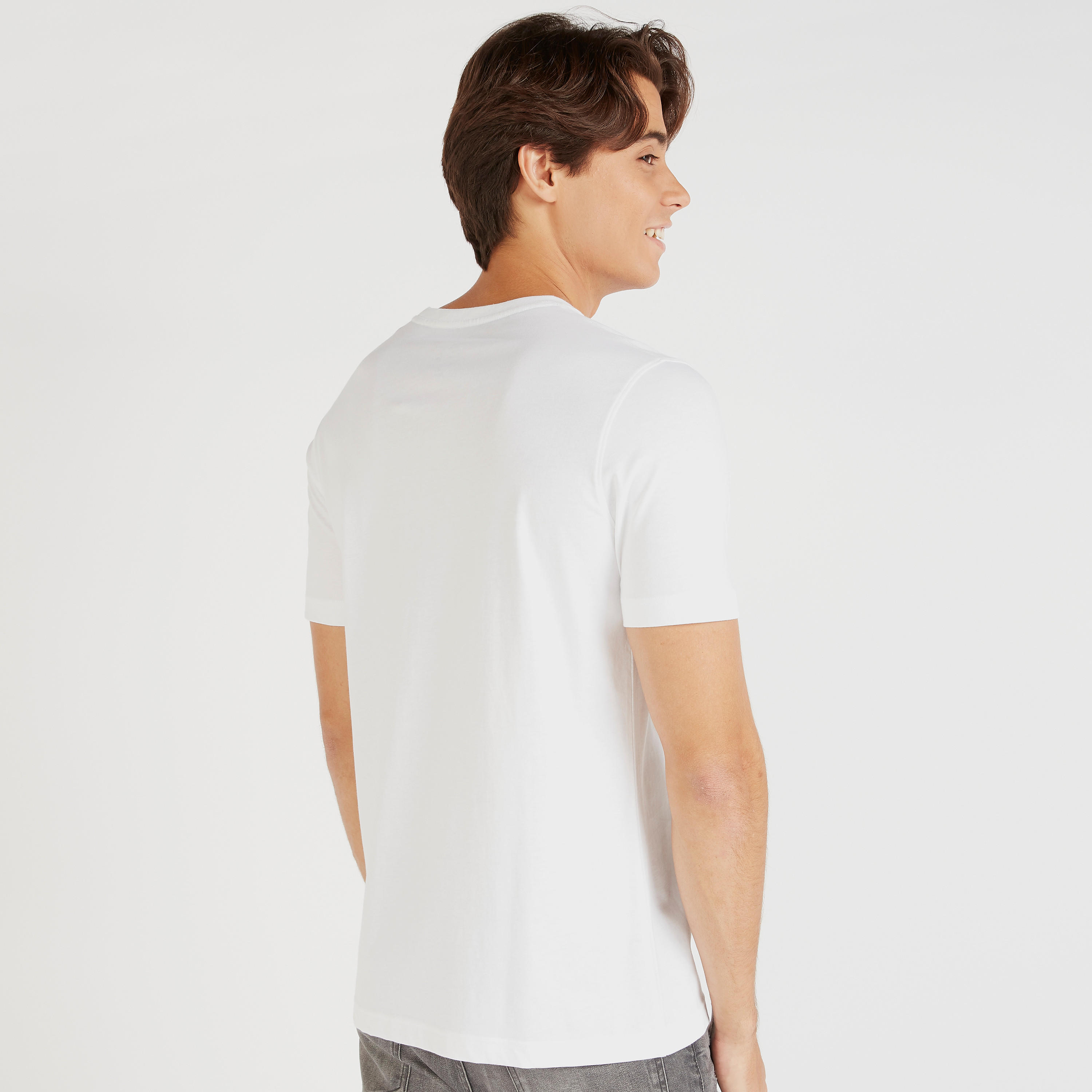 تيشيرت بياقة ضيّقة وأكمام قصيرة وطبعات-men-clothing-tshirtsandpolos-tshirts-image-4