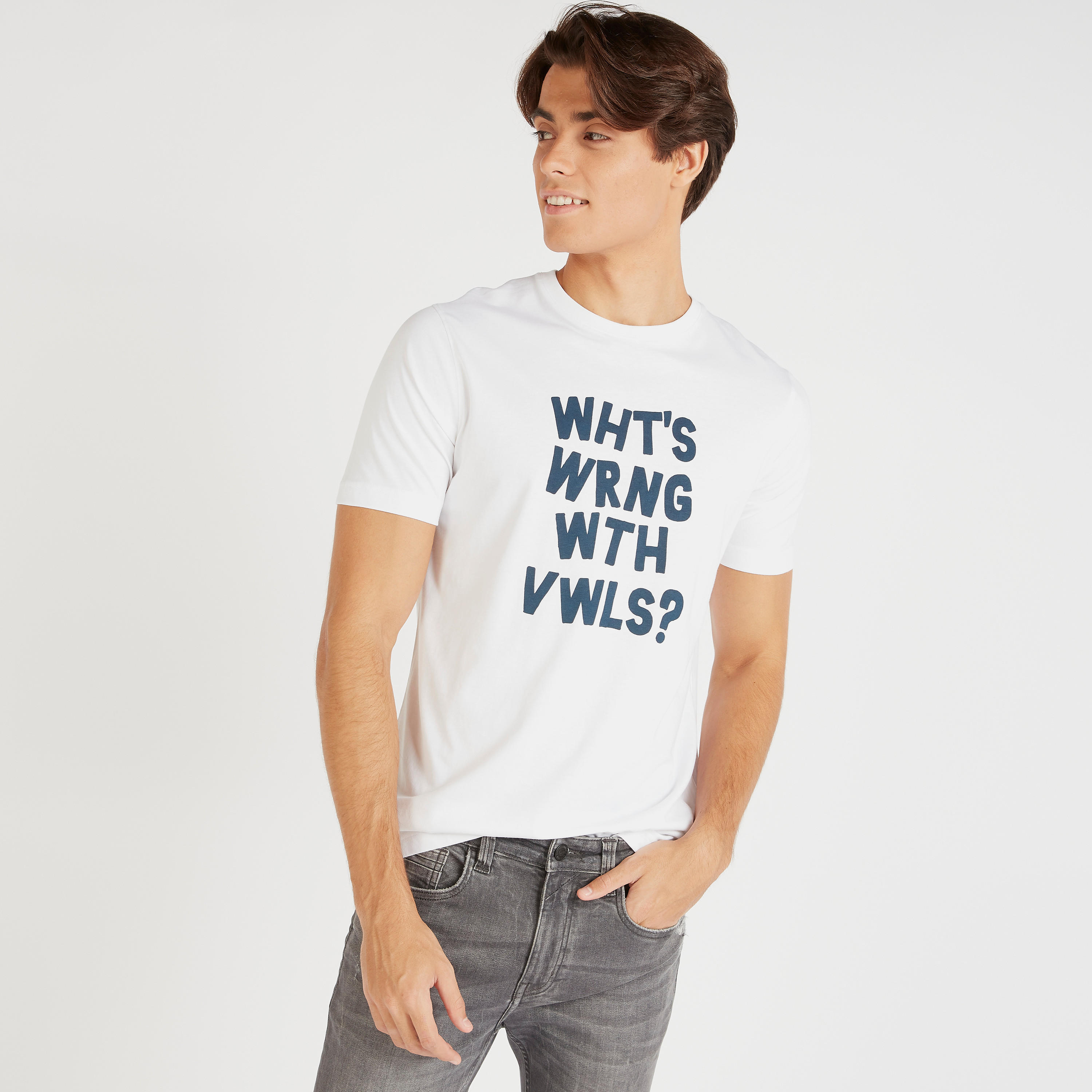 تيشيرت بياقة ضيّقة وأكمام قصيرة وطبعات-men-clothing-tshirtsandpolos-tshirts-image-5