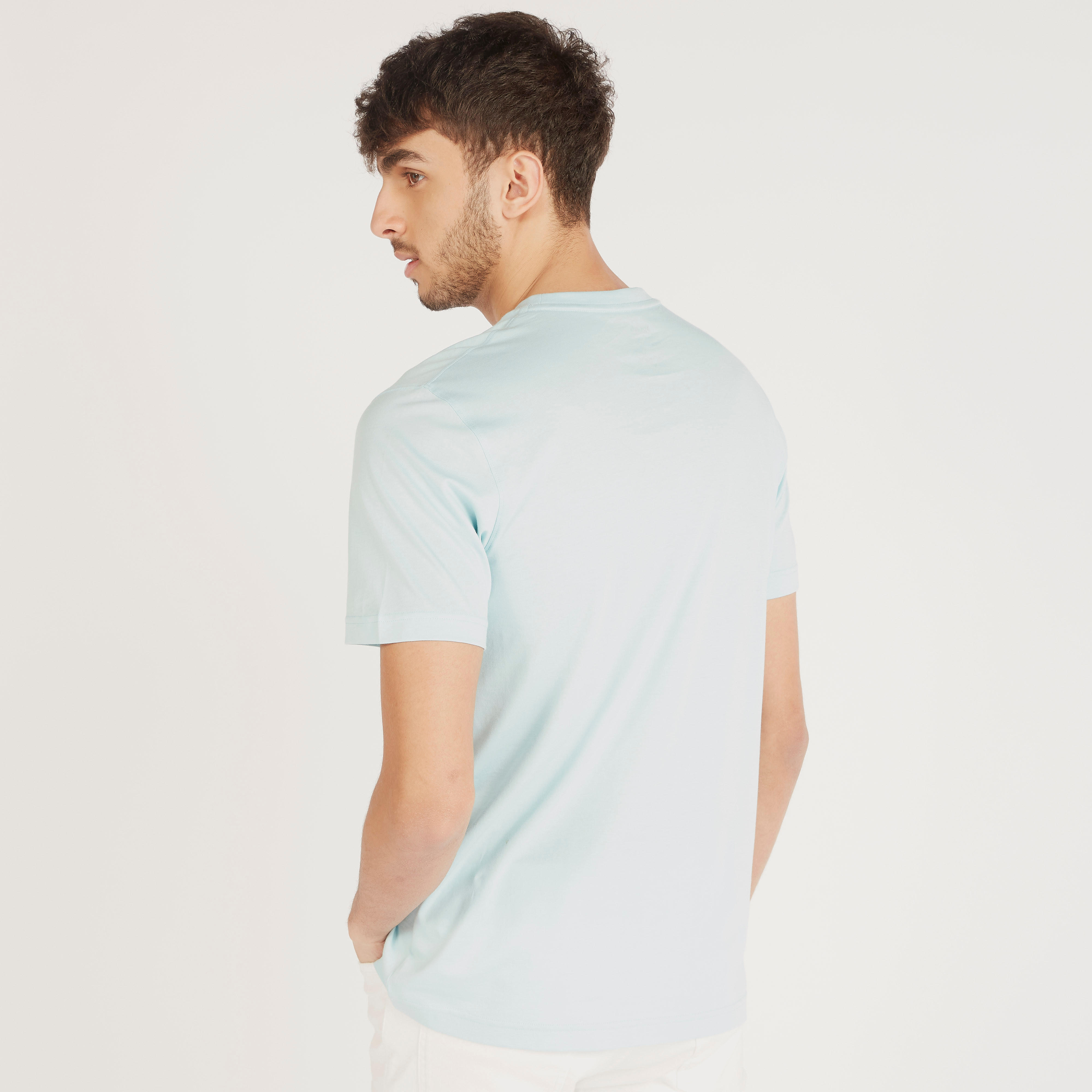 تيشيرت بياقة ضيّقة وأكمام قصيرة وطبعات-men-clothing-tshirtsandpolos-tshirts-image-4