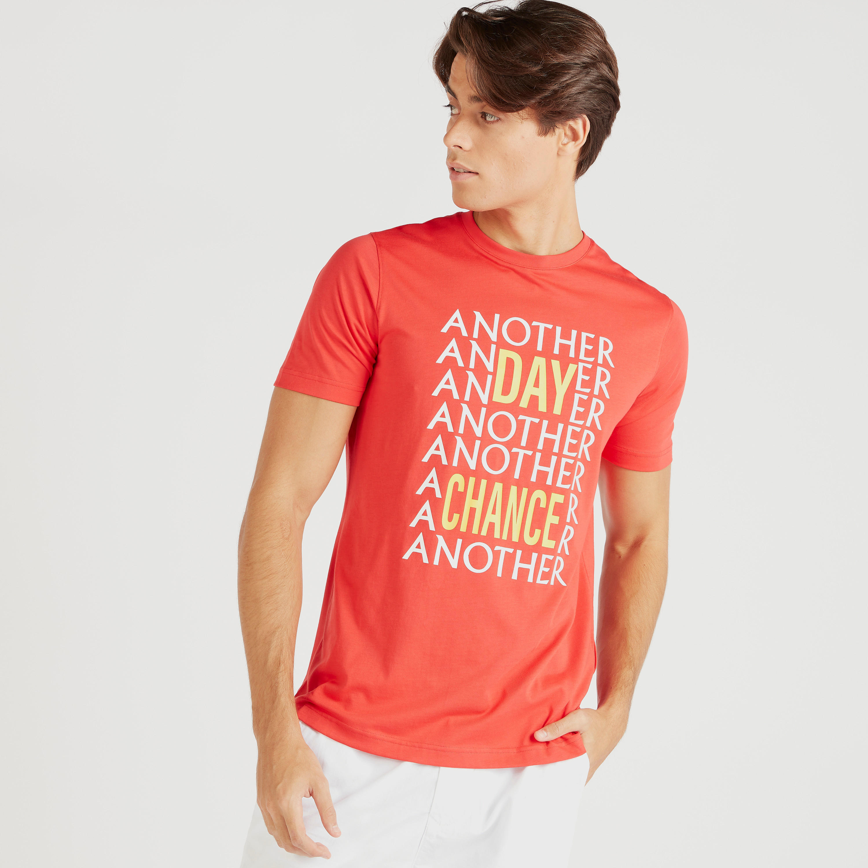 تيشيرت بياقة ضيّقة وأكمام قصيرة وطبعات-men-clothing-tshirtsandpolos-tshirts-image-4