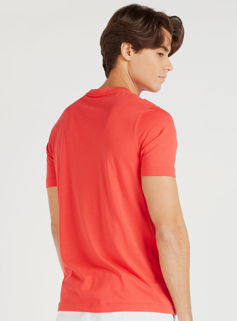 تيشيرت بياقة ضيّقة وأكمام قصيرة وطبعات-men-clothing-tshirtsandpolos-tshirts-image-1