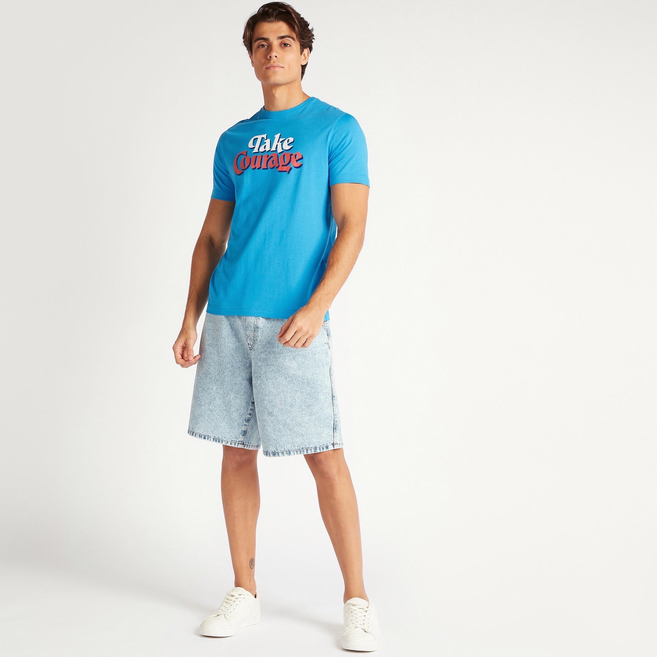 تيشيرت بقصّة سليم وياقة ضيّقة وأكمام قصيرة وطبعات-men-clothing-tshirtsandpolos-tshirts-image-2