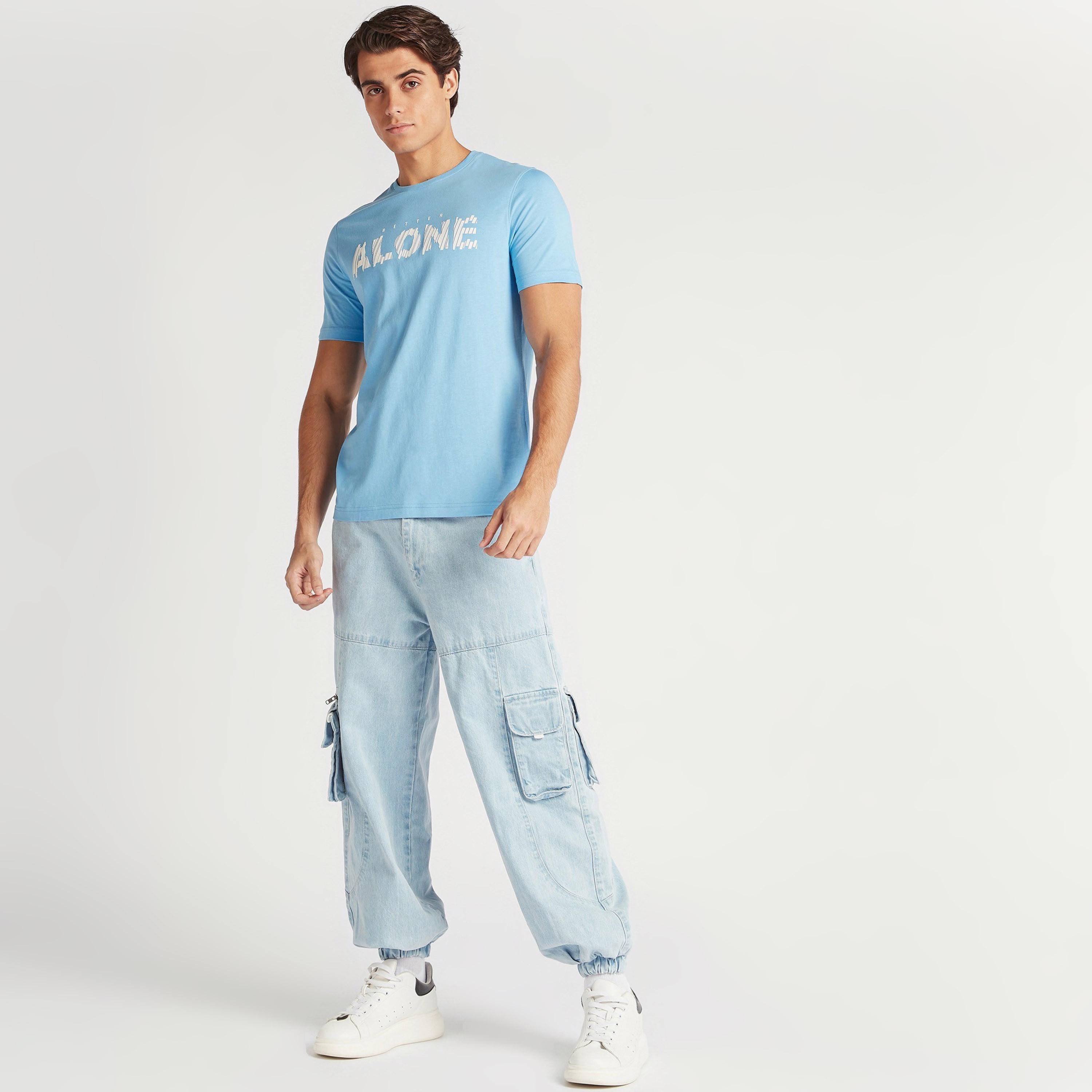 تيشيرت بقصة سليم وياقة ضيقة وأكمام قصيرة وطبعات-men-clothing-tshirtsandpolos-tshirts-image-2