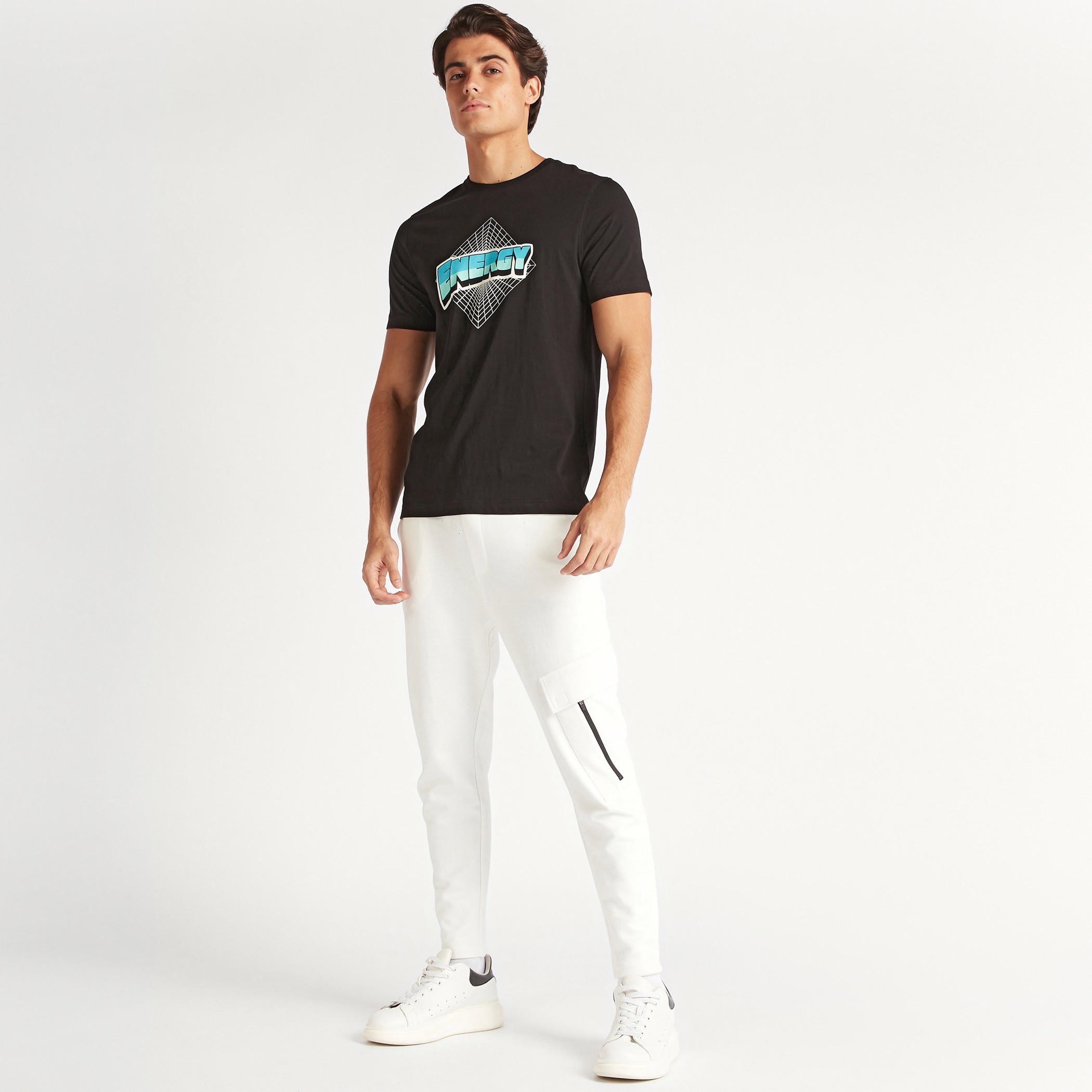 تيشيرت بقصة سليم وياقة ضيقة وأكمام قصيرة وطبعات-men-clothing-tshirtsandpolos-tshirts-image-2