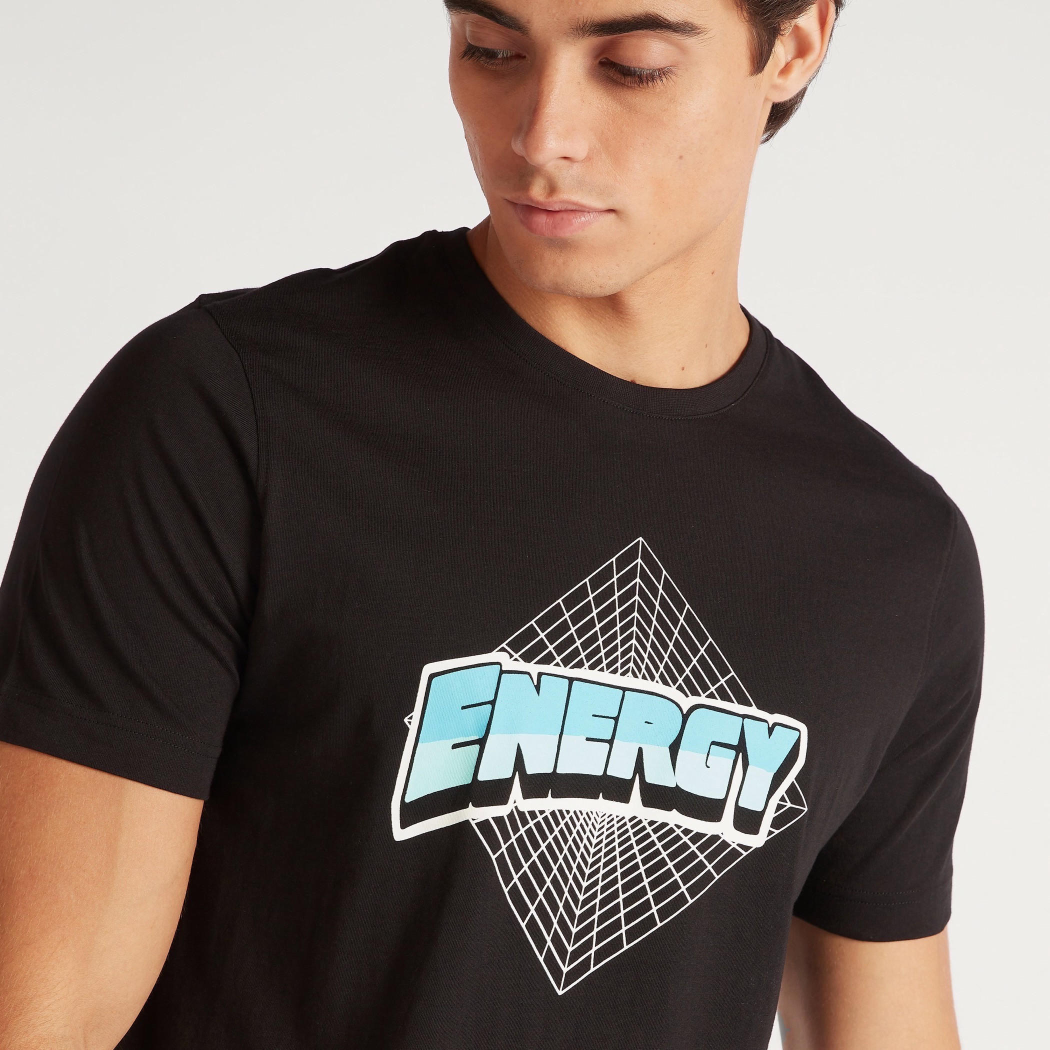 تيشيرت بقصة سليم وياقة ضيقة وأكمام قصيرة وطبعات-men-clothing-tshirtsandpolos-tshirts-image-5