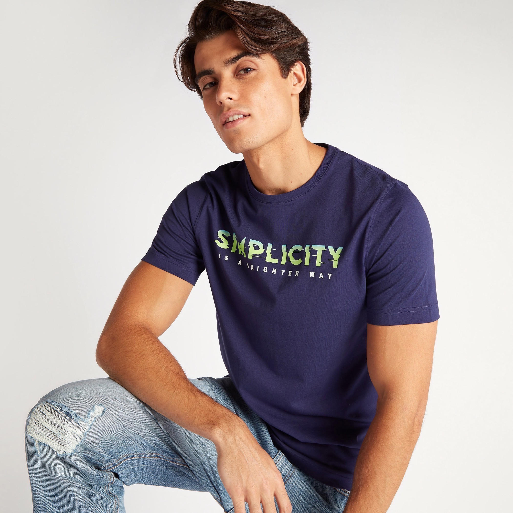 تيشيرت بياقة ضيّقة وأكمام قصيرة وطبعات-men-clothing-tshirtsandpolos-tshirts-image-1