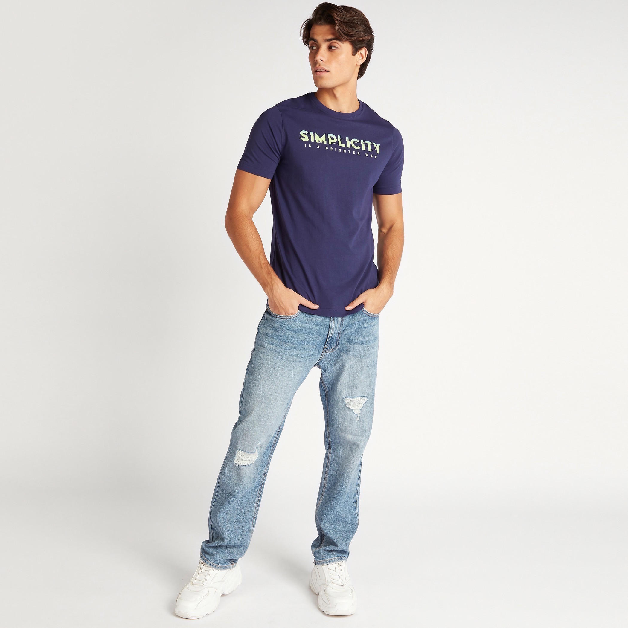 تيشيرت بياقة ضيّقة وأكمام قصيرة وطبعات-men-clothing-tshirtsandpolos-tshirts-image-2