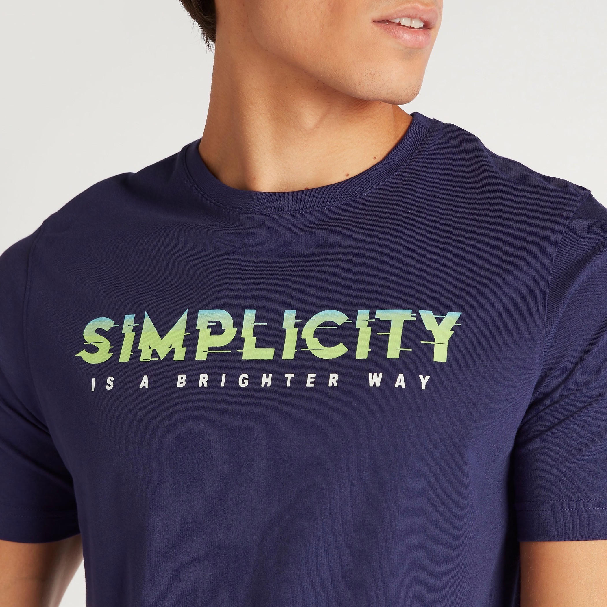 تيشيرت بياقة ضيّقة وأكمام قصيرة وطبعات-men-clothing-tshirtsandpolos-tshirts-image-3
