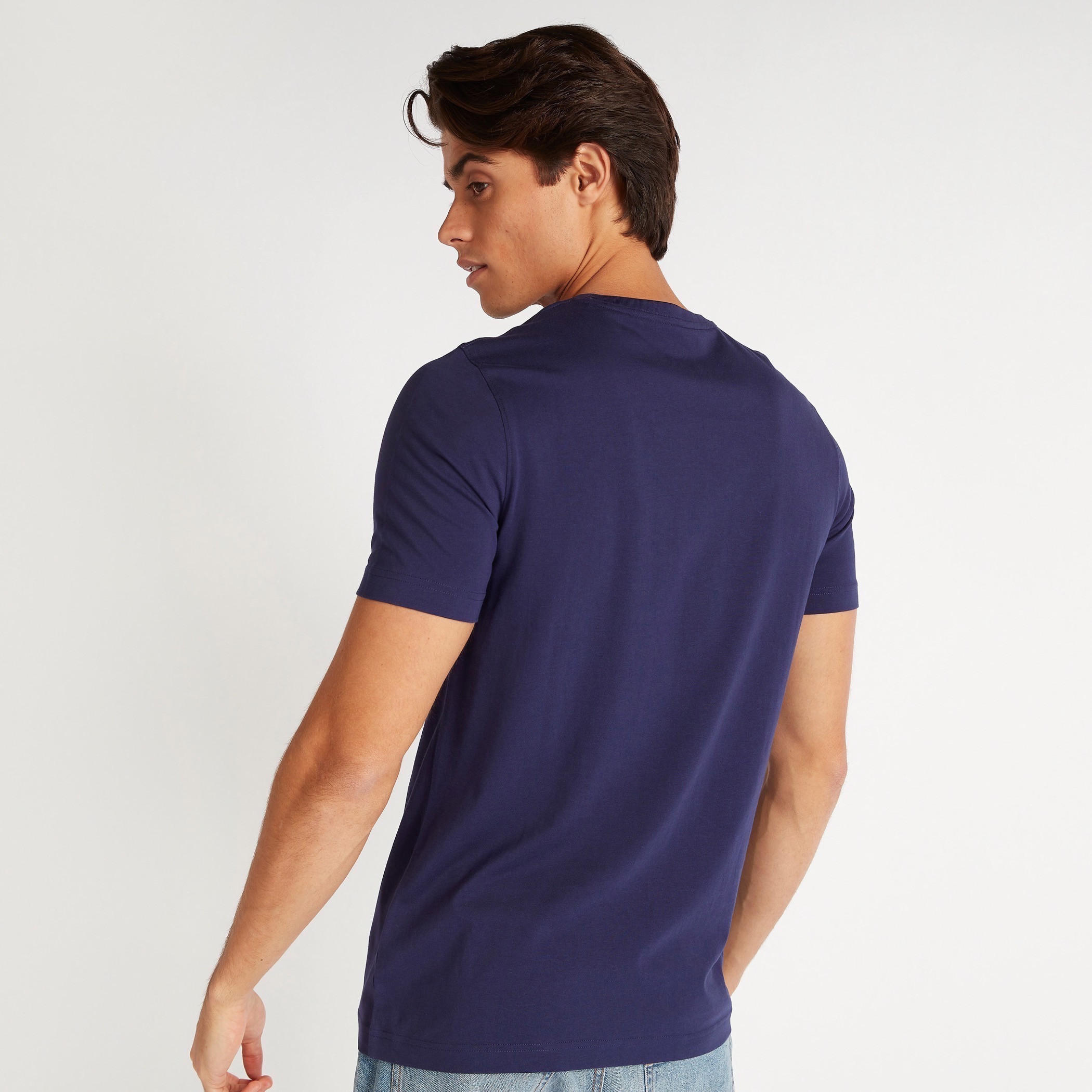 تيشيرت بياقة ضيّقة وأكمام قصيرة وطبعات-men-clothing-tshirtsandpolos-tshirts-image-4