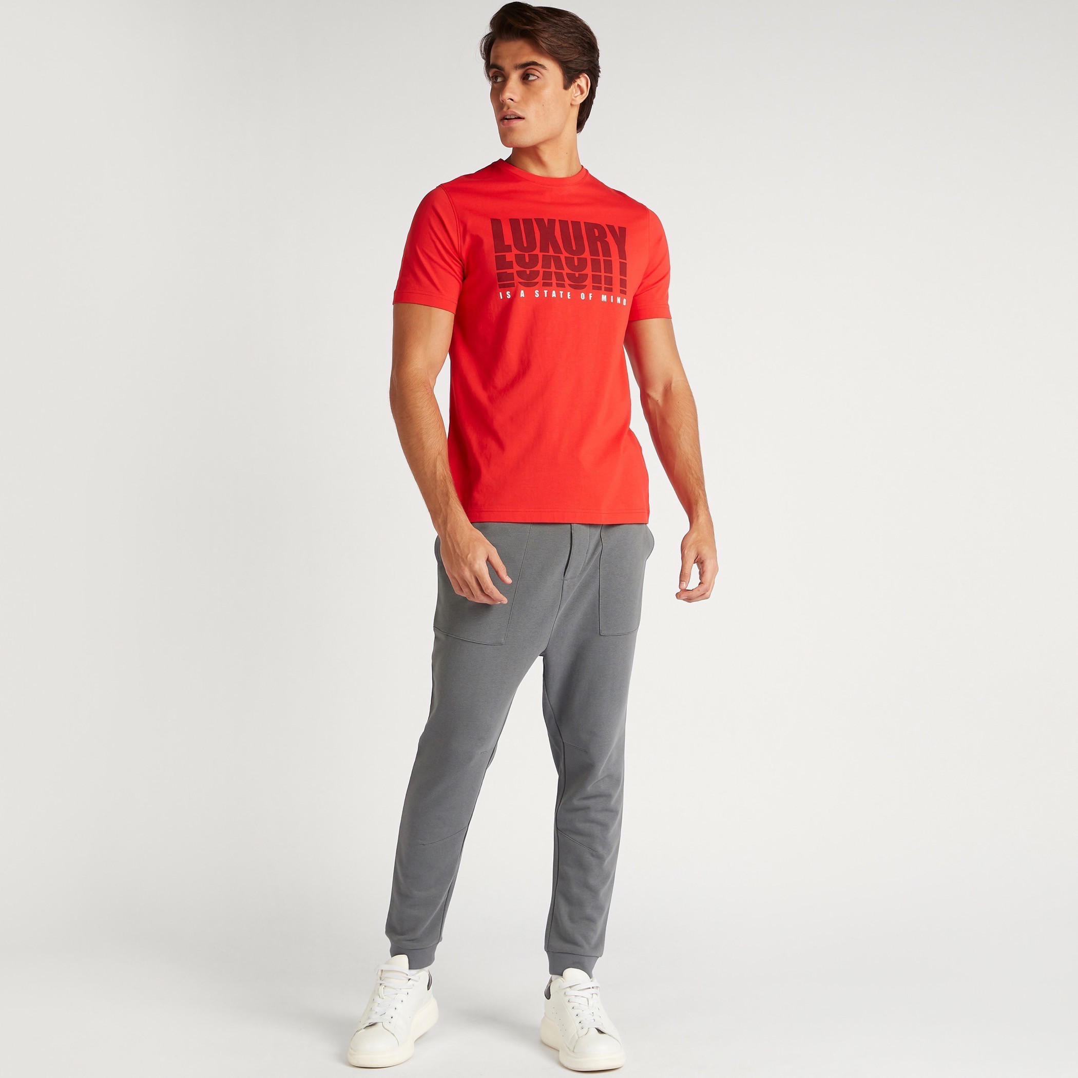 تيشيرت بقصة سليم وياقة ضيقة وأكمام قصيرة وطبعات-men-clothing-tshirtsandpolos-tshirts-image-2