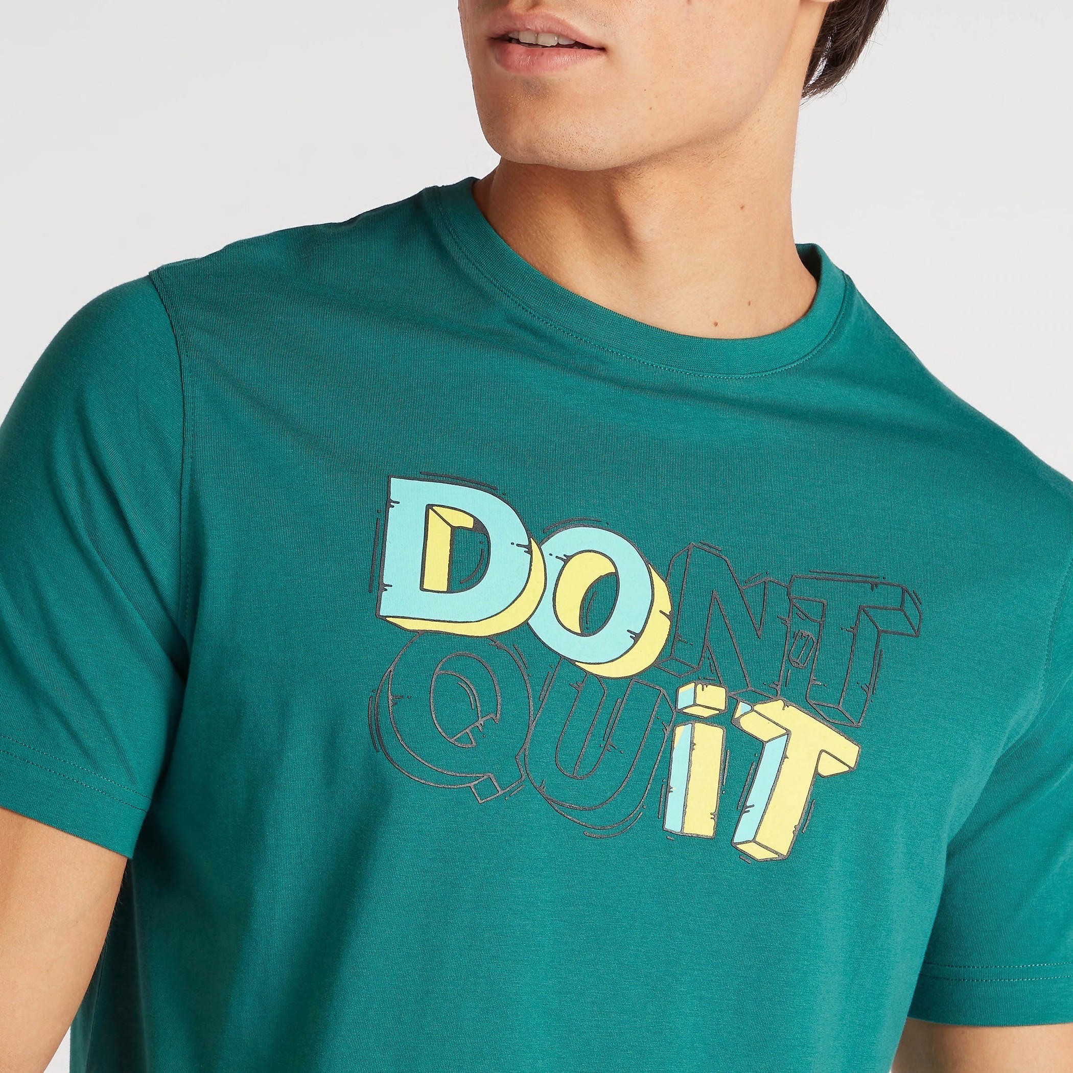 تيشيرت بقصة سليم وياقة ضيقة وأكمام قصيرة وطبعات-men-clothing-tshirtsandpolos-tshirts-image-3